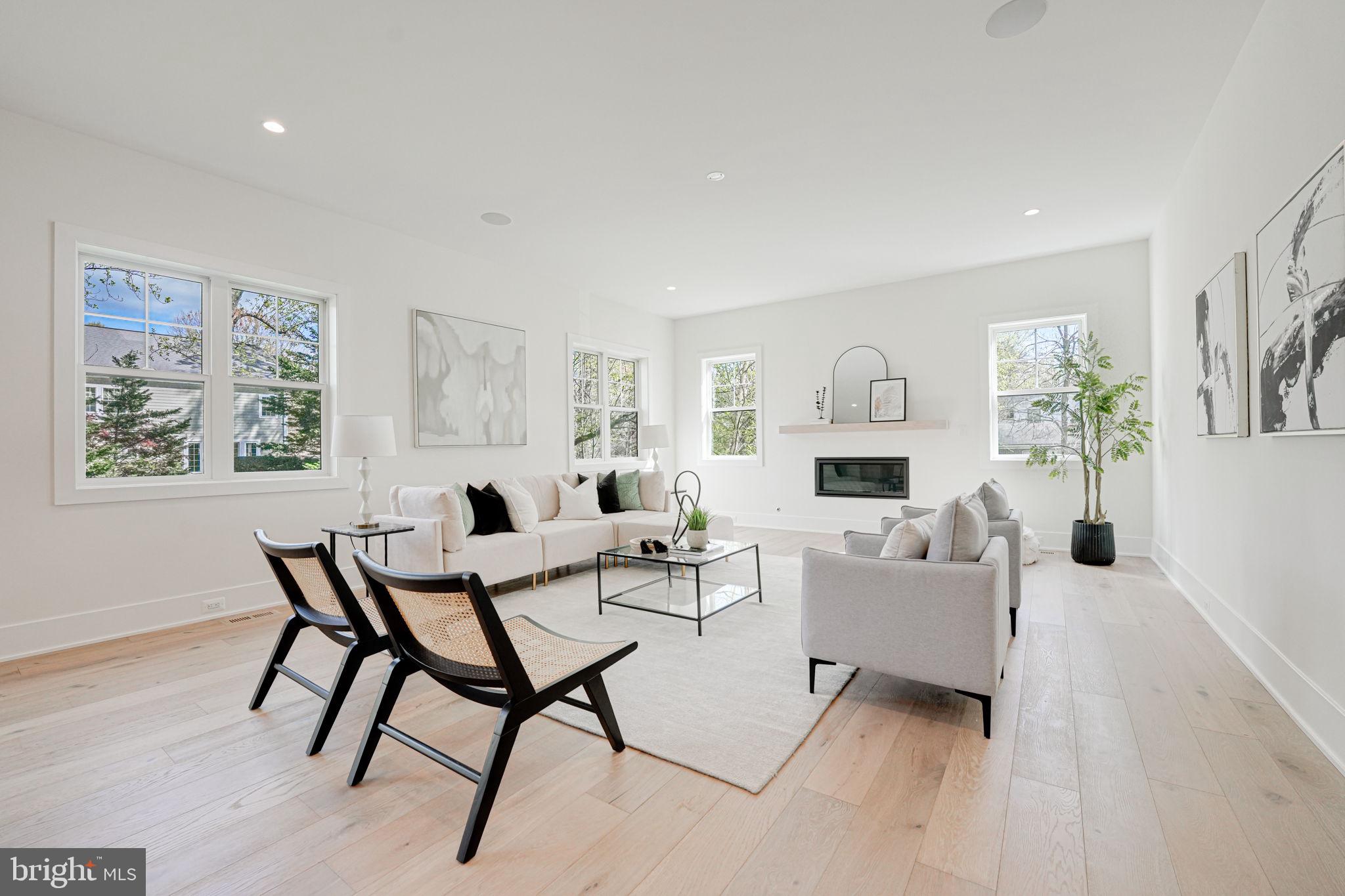 DONNA LEE GARDENS - Residential