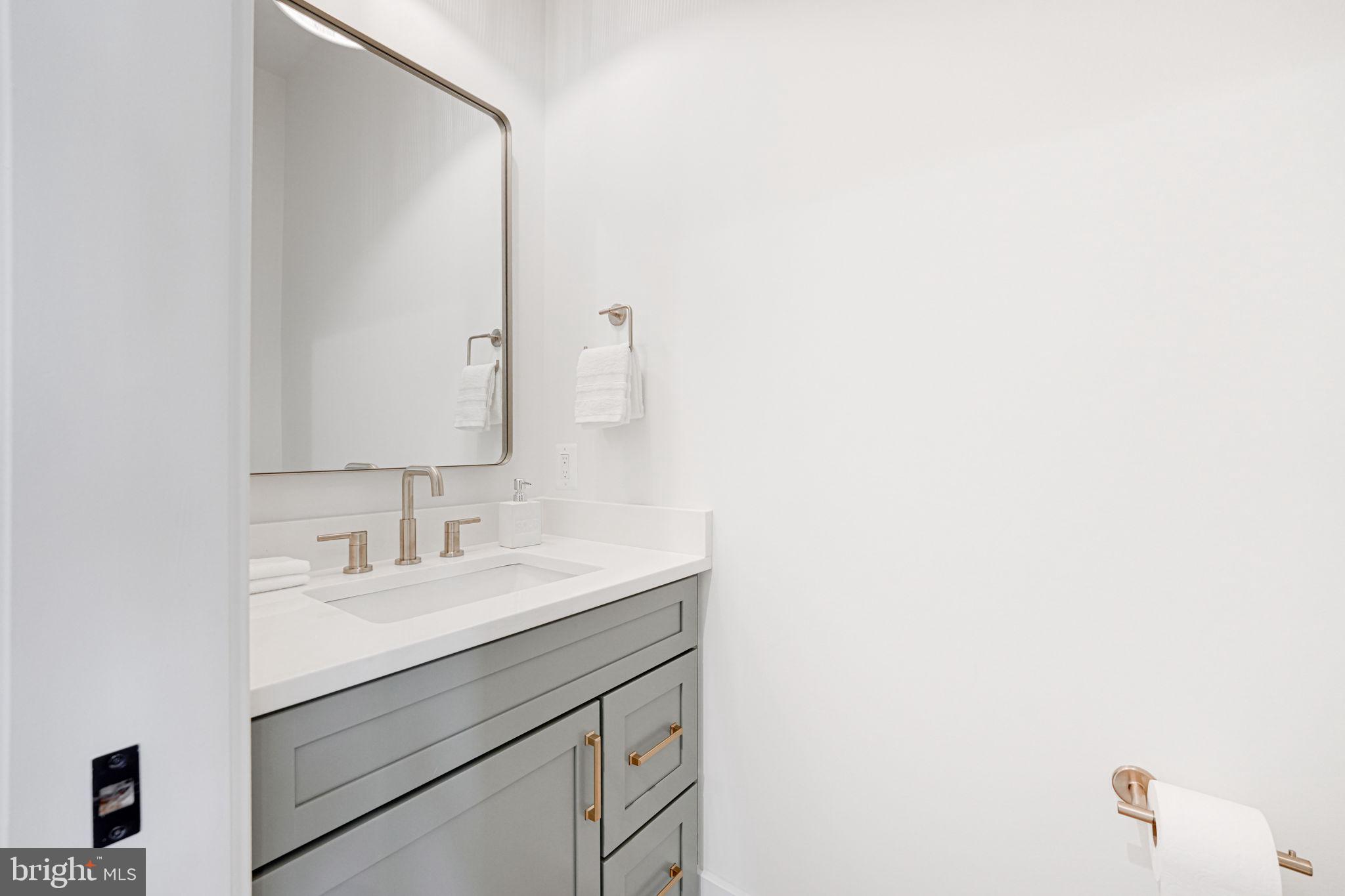 DONNA LEE GARDENS - Residential