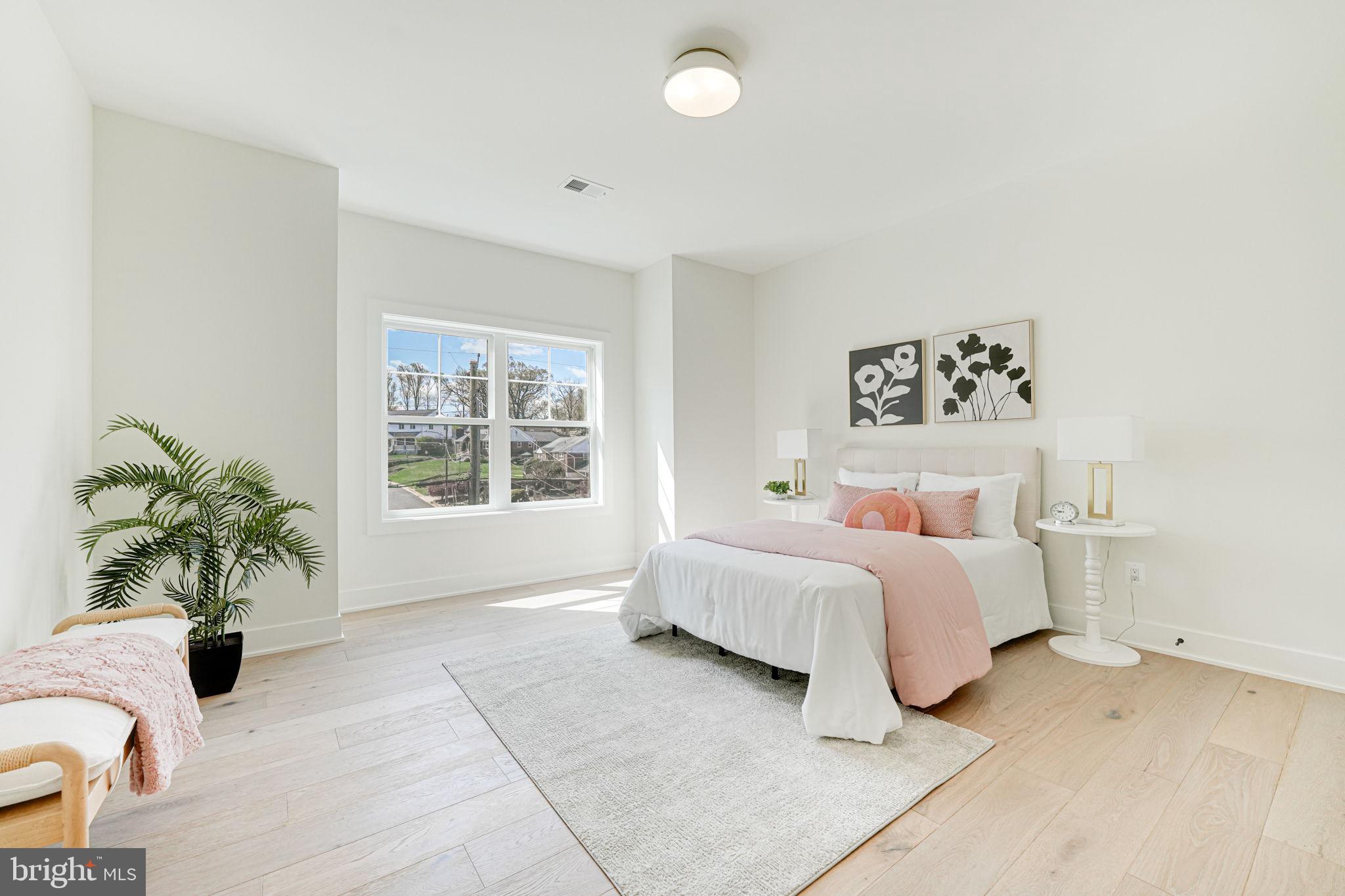 DONNA LEE GARDENS - Residential