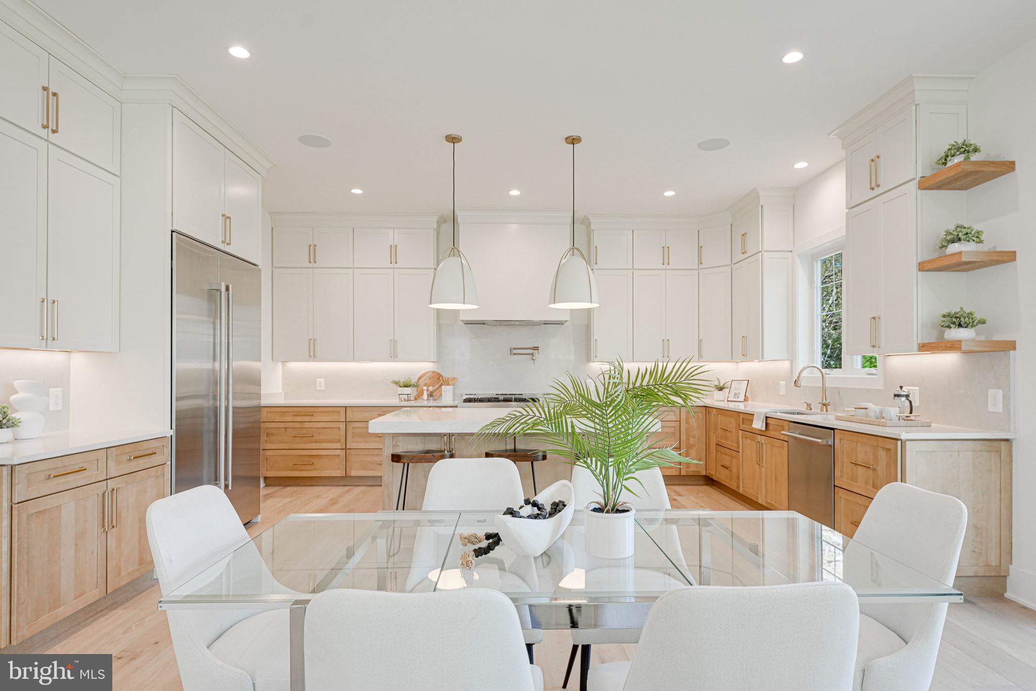 DONNA LEE GARDENS - Residential