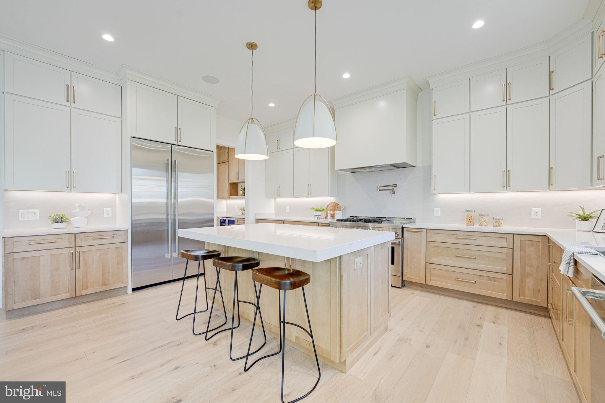 DONNA LEE GARDENS - Residential