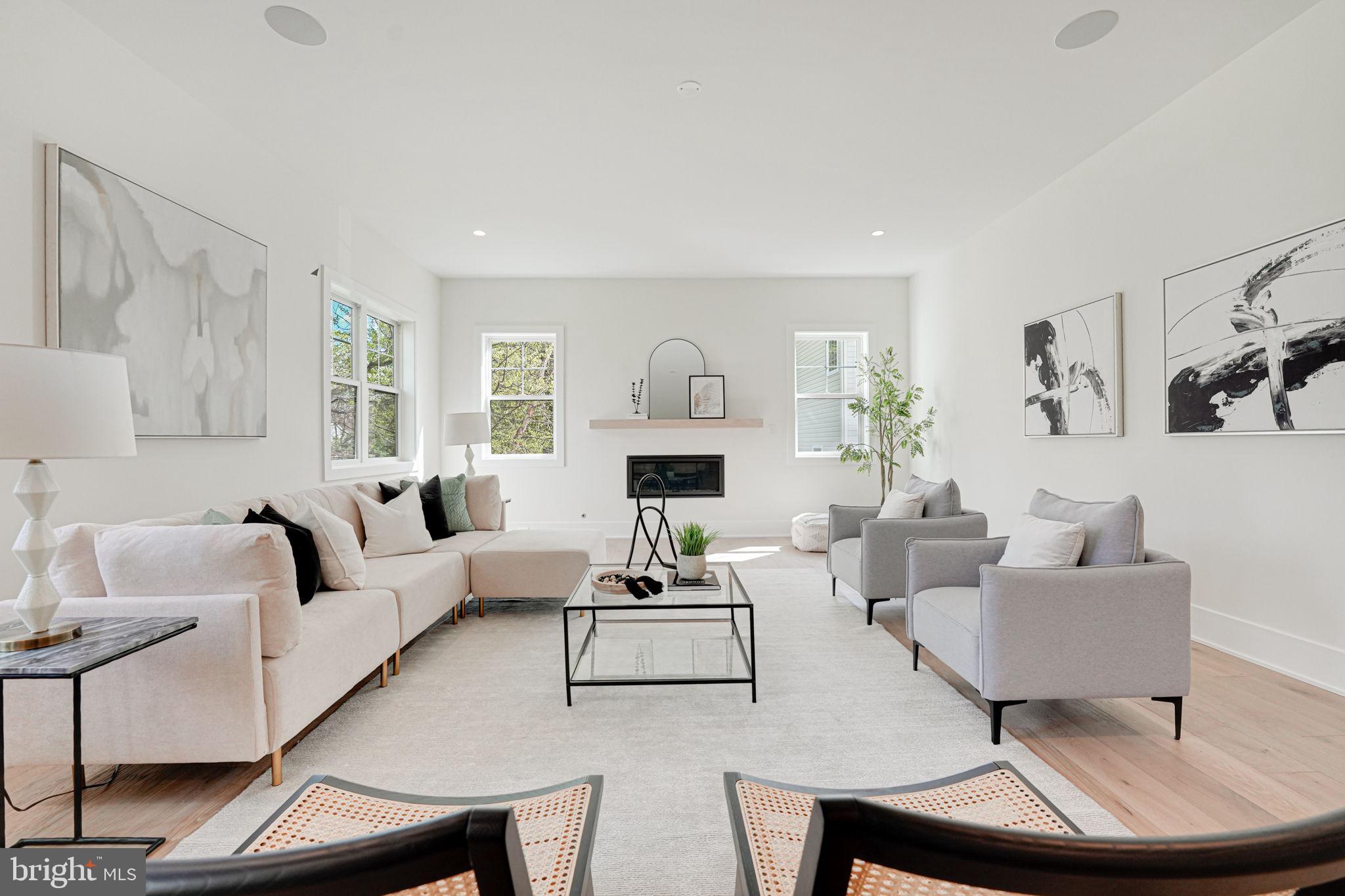 DONNA LEE GARDENS - Residential