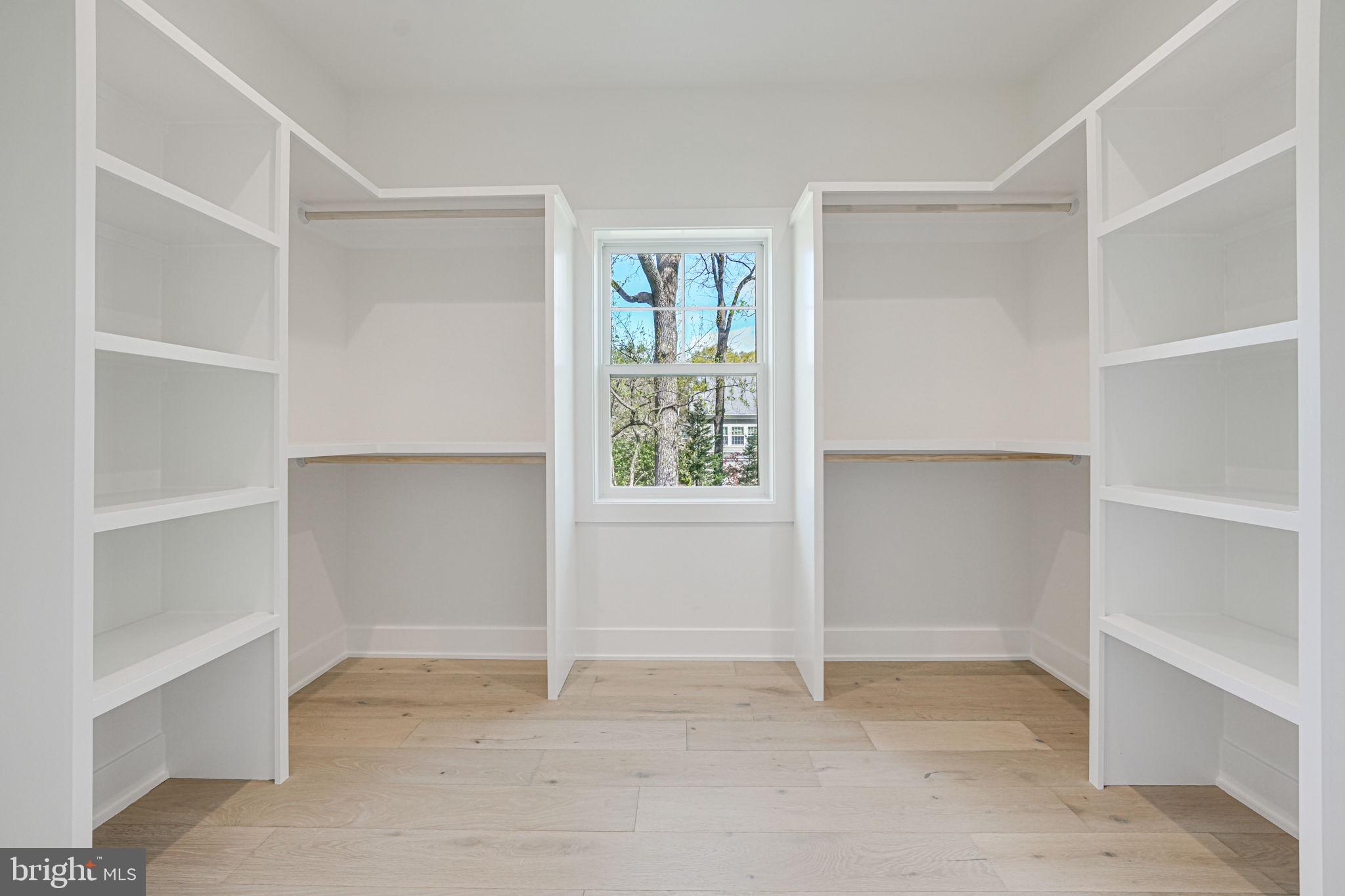 DONNA LEE GARDENS - Residential