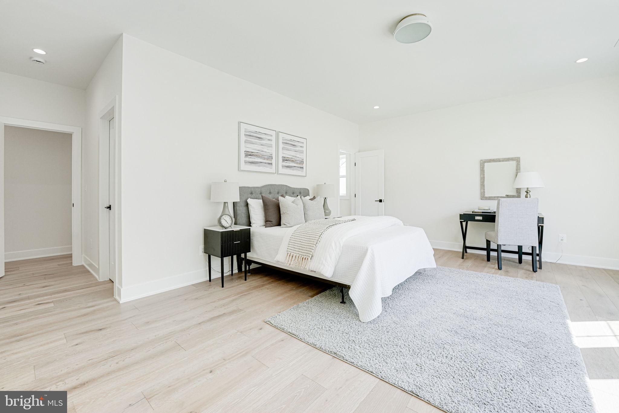 DONNA LEE GARDENS - Residential