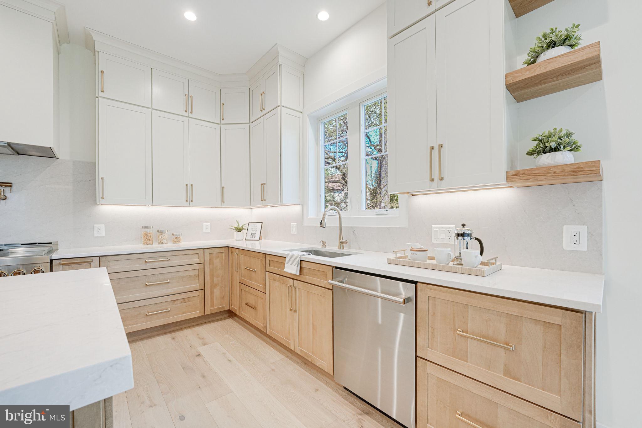 DONNA LEE GARDENS - Residential