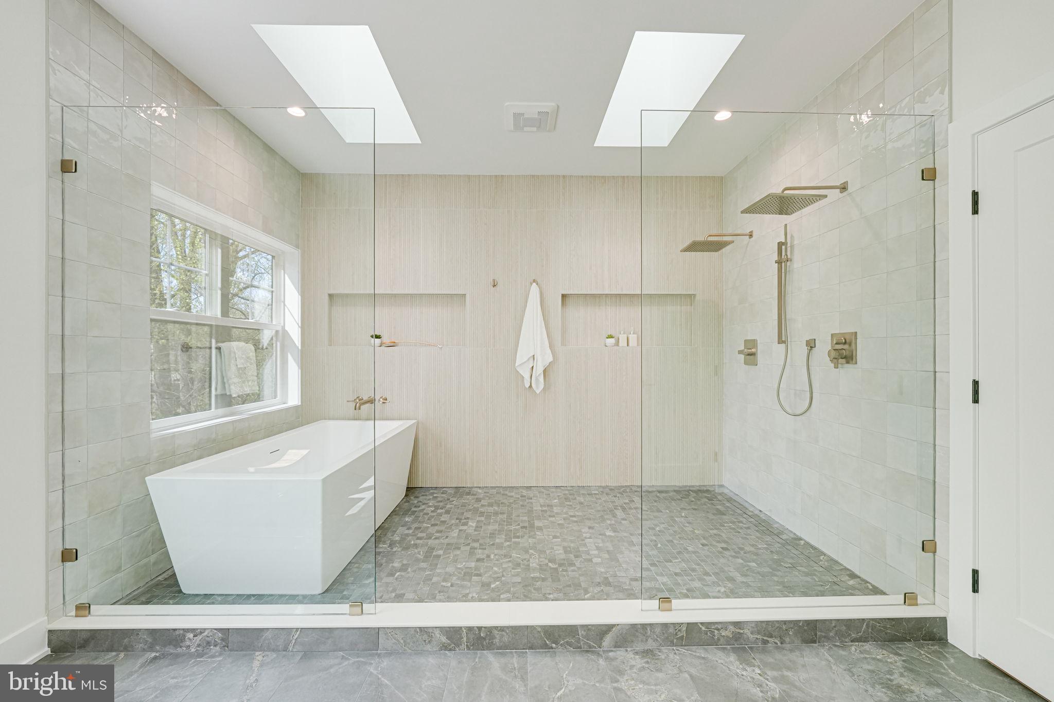 DONNA LEE GARDENS - Residential