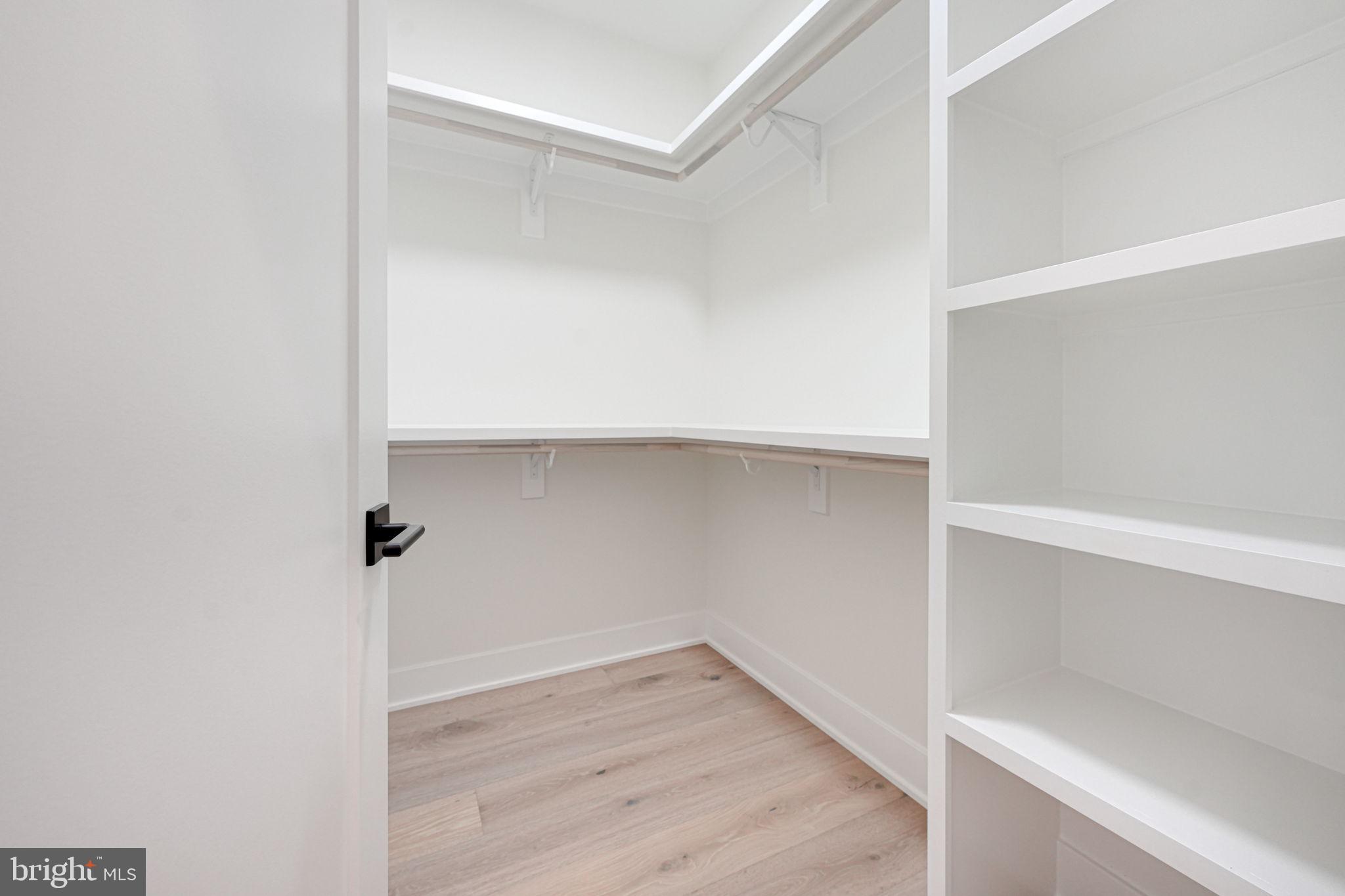 DONNA LEE GARDENS - Residential