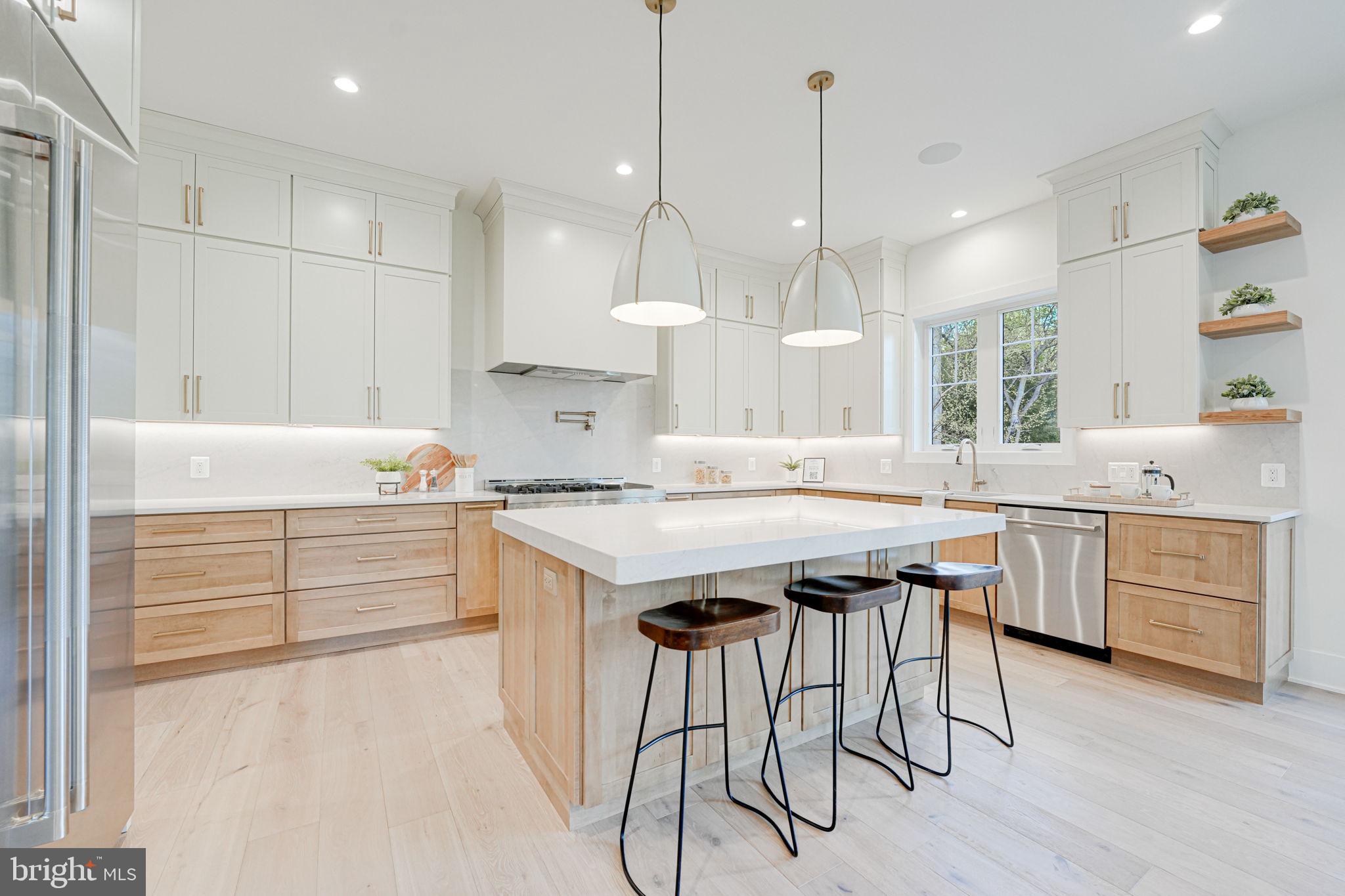 DONNA LEE GARDENS - Residential