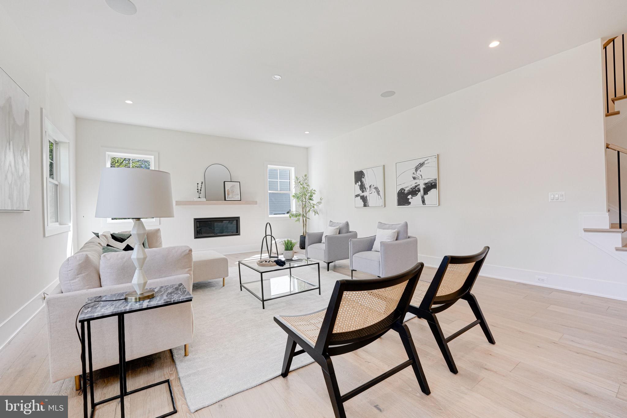 DONNA LEE GARDENS - Residential