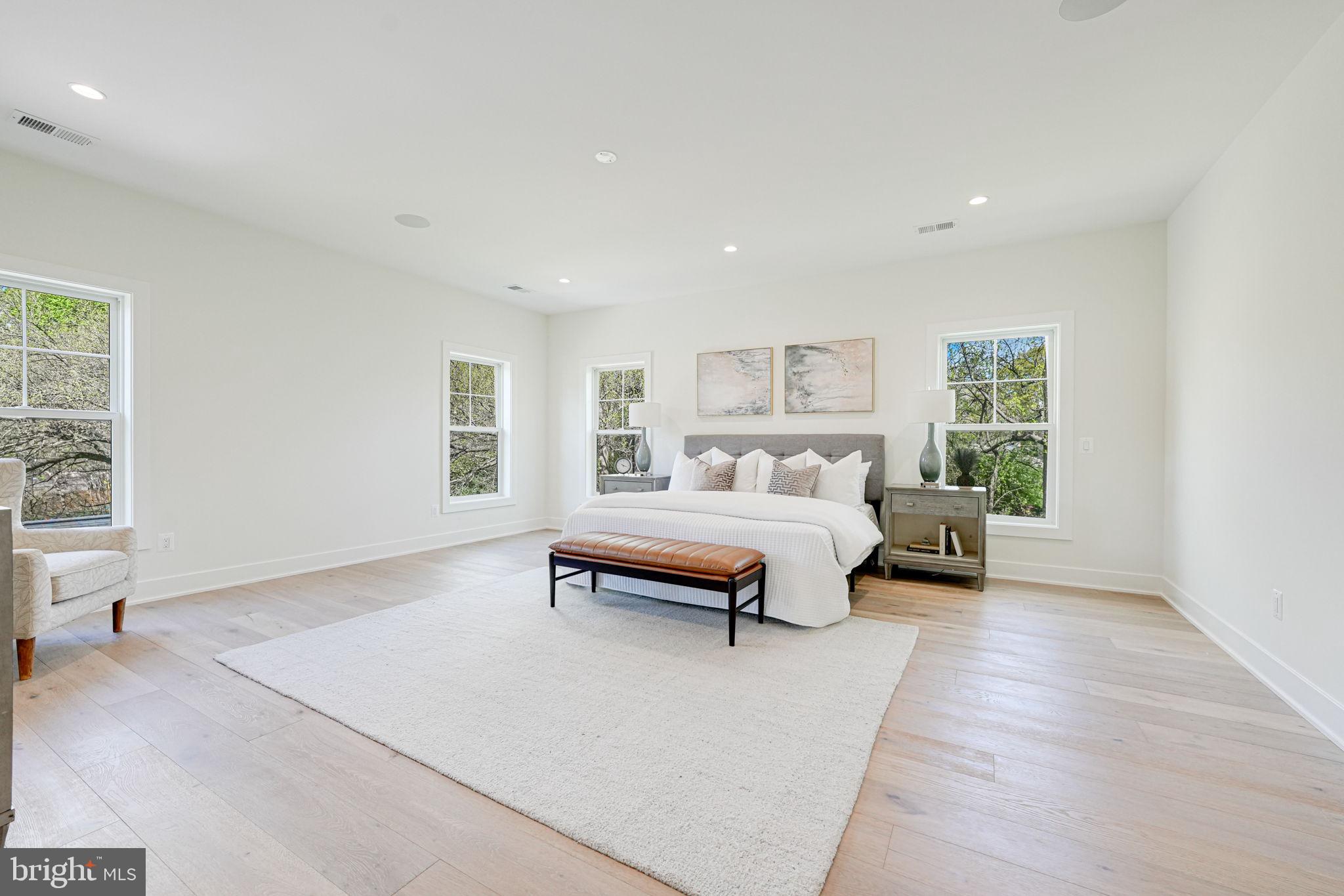 DONNA LEE GARDENS - Residential