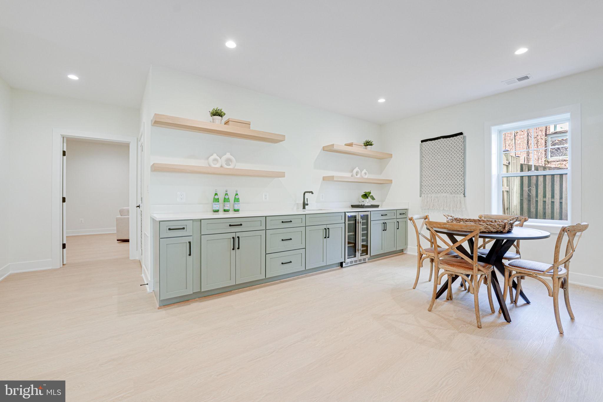 DONNA LEE GARDENS - Residential