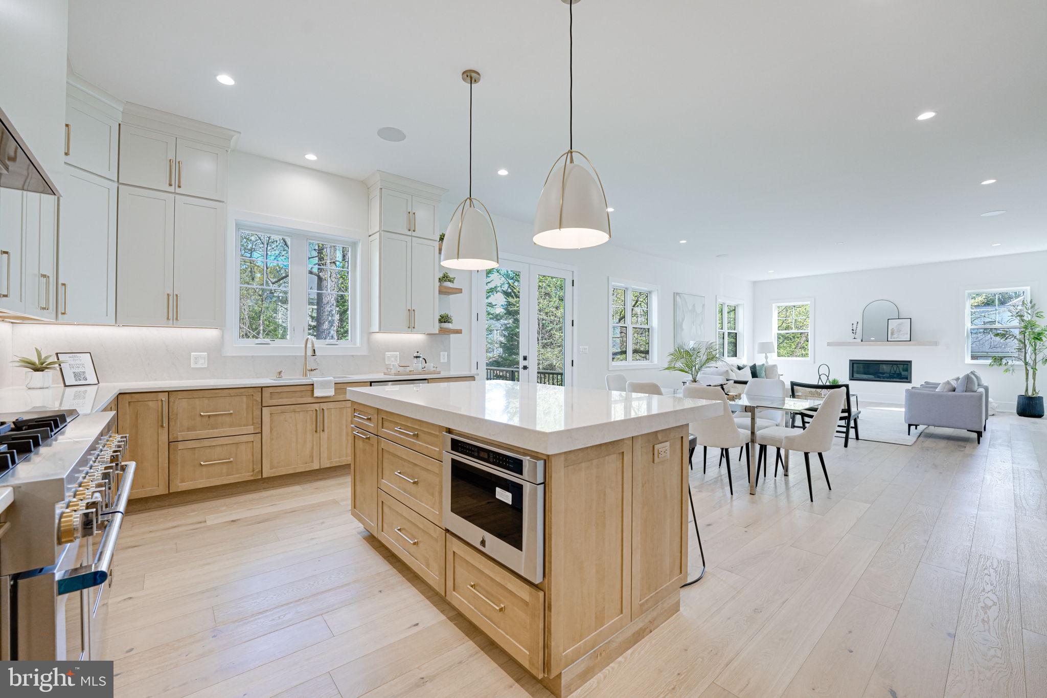 DONNA LEE GARDENS - Residential