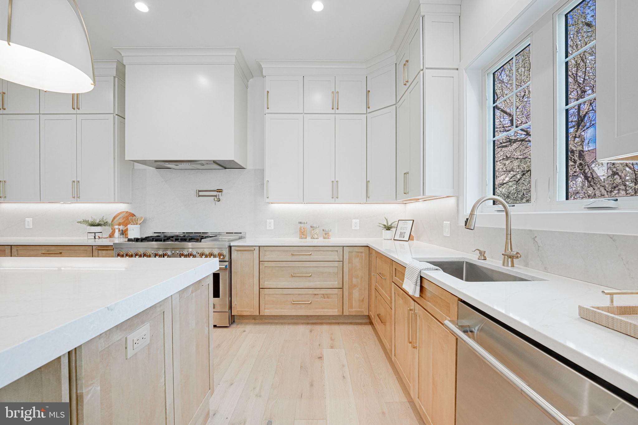 DONNA LEE GARDENS - Residential