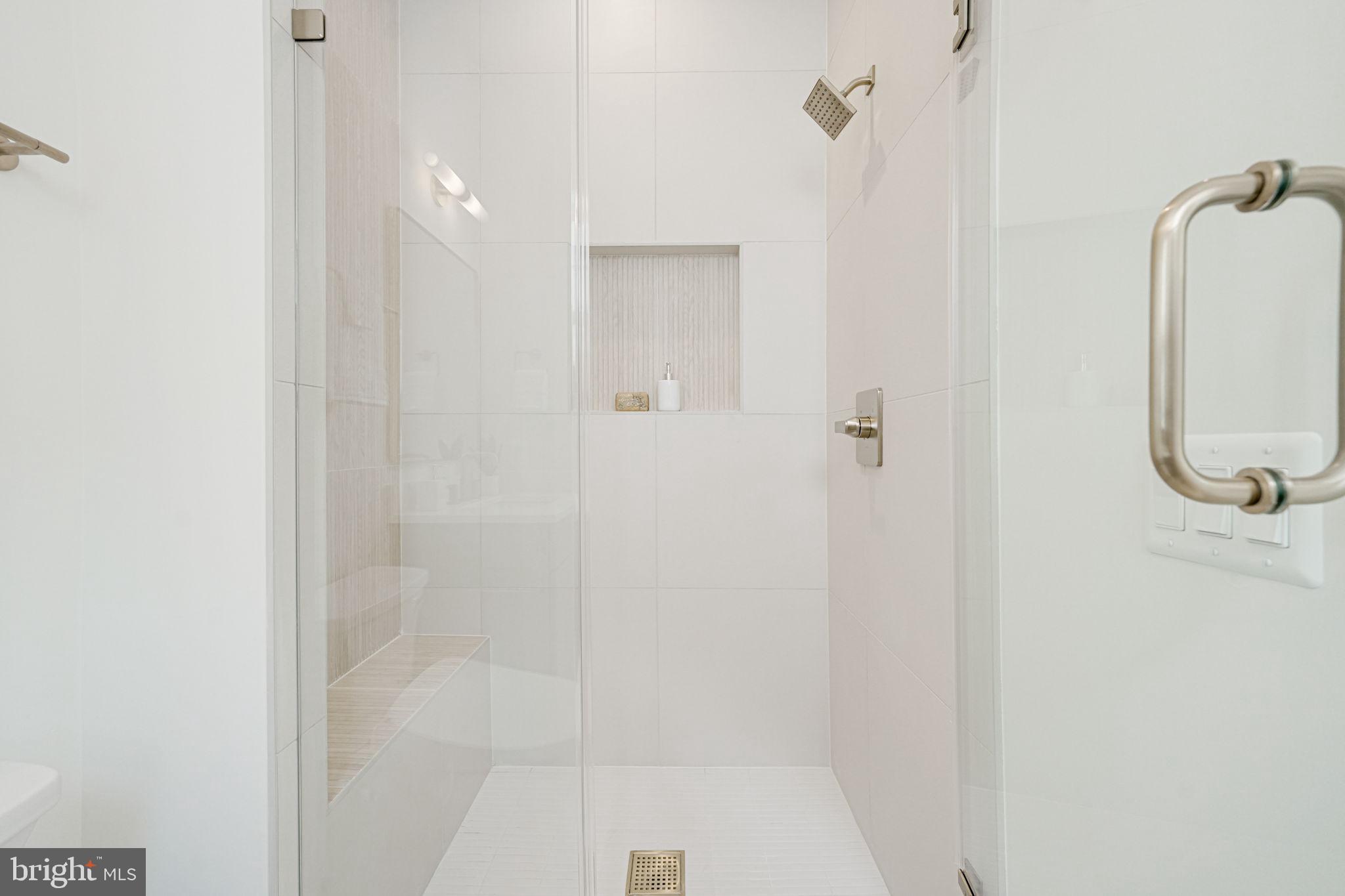 DONNA LEE GARDENS - Residential