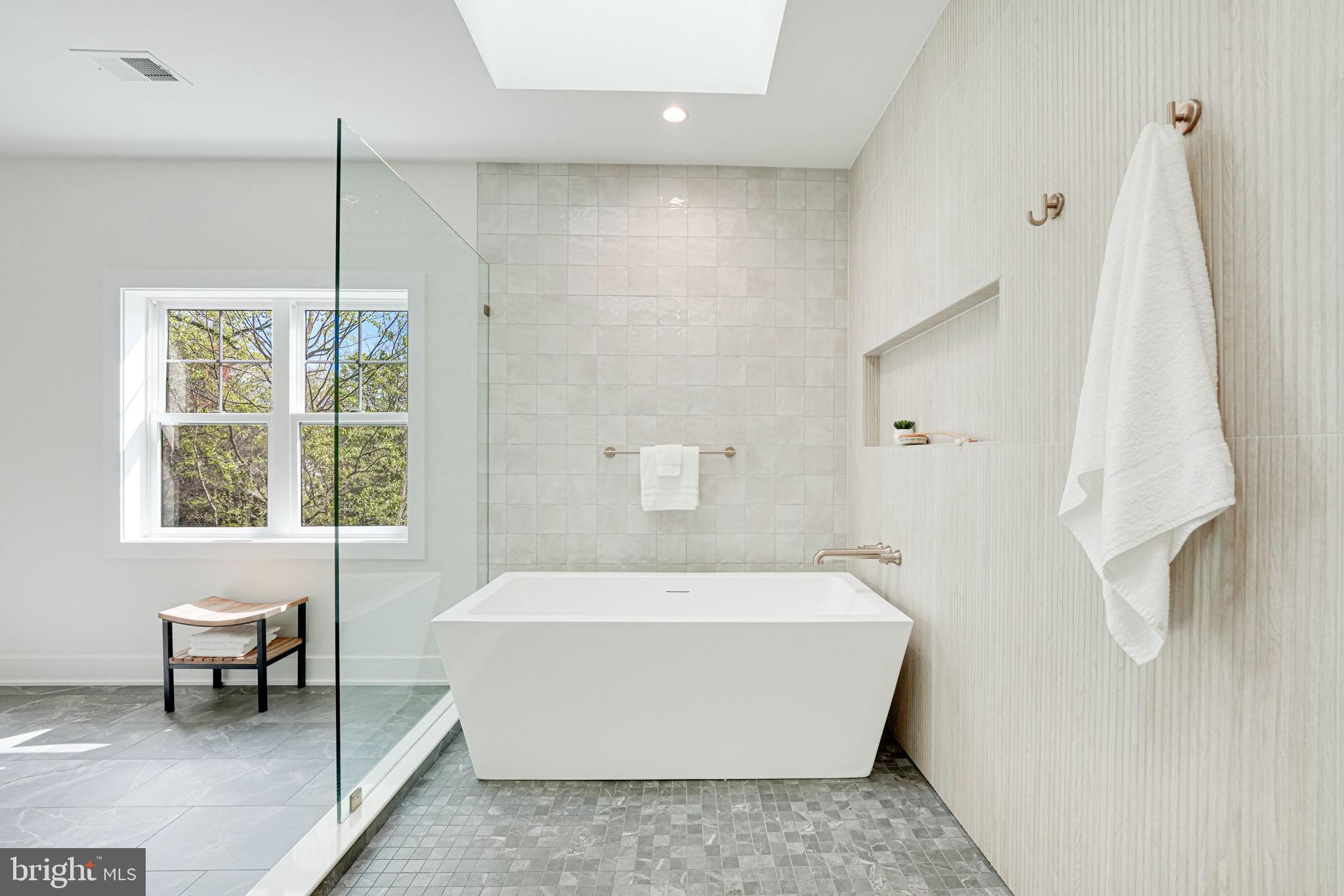 DONNA LEE GARDENS - Residential