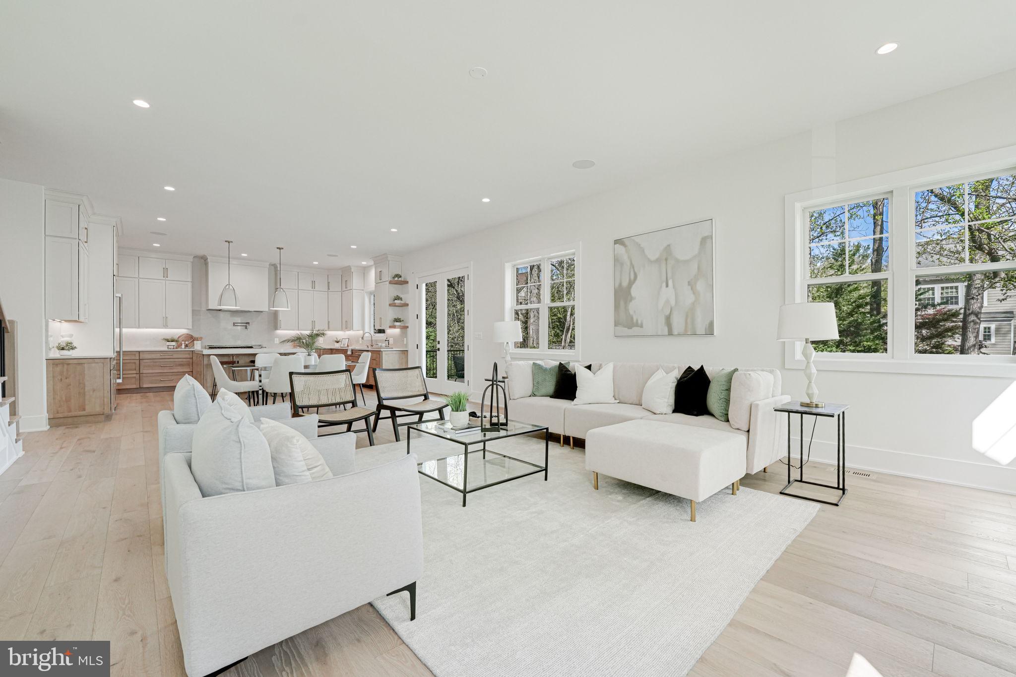 DONNA LEE GARDENS - Residential