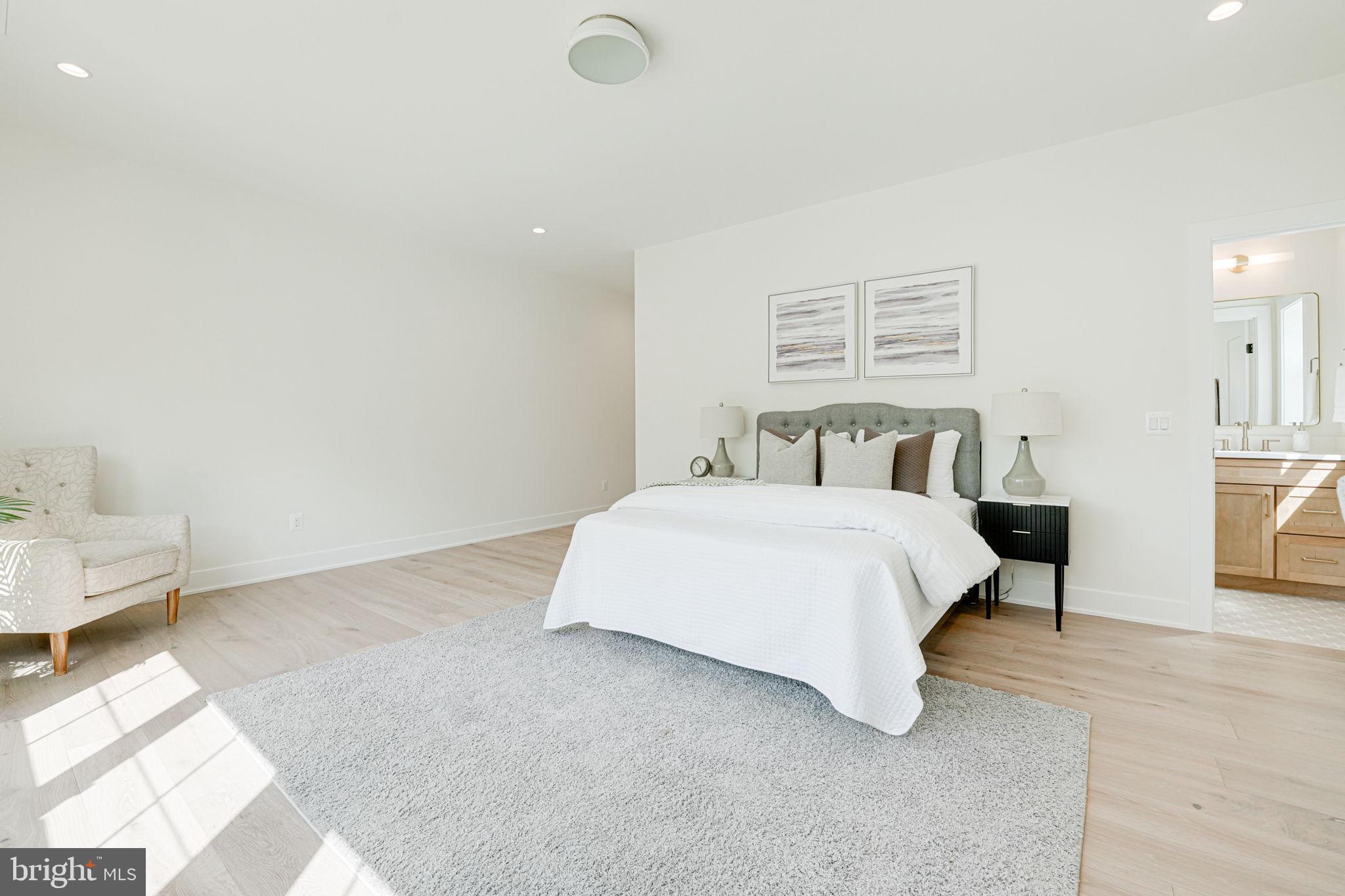 DONNA LEE GARDENS - Residential