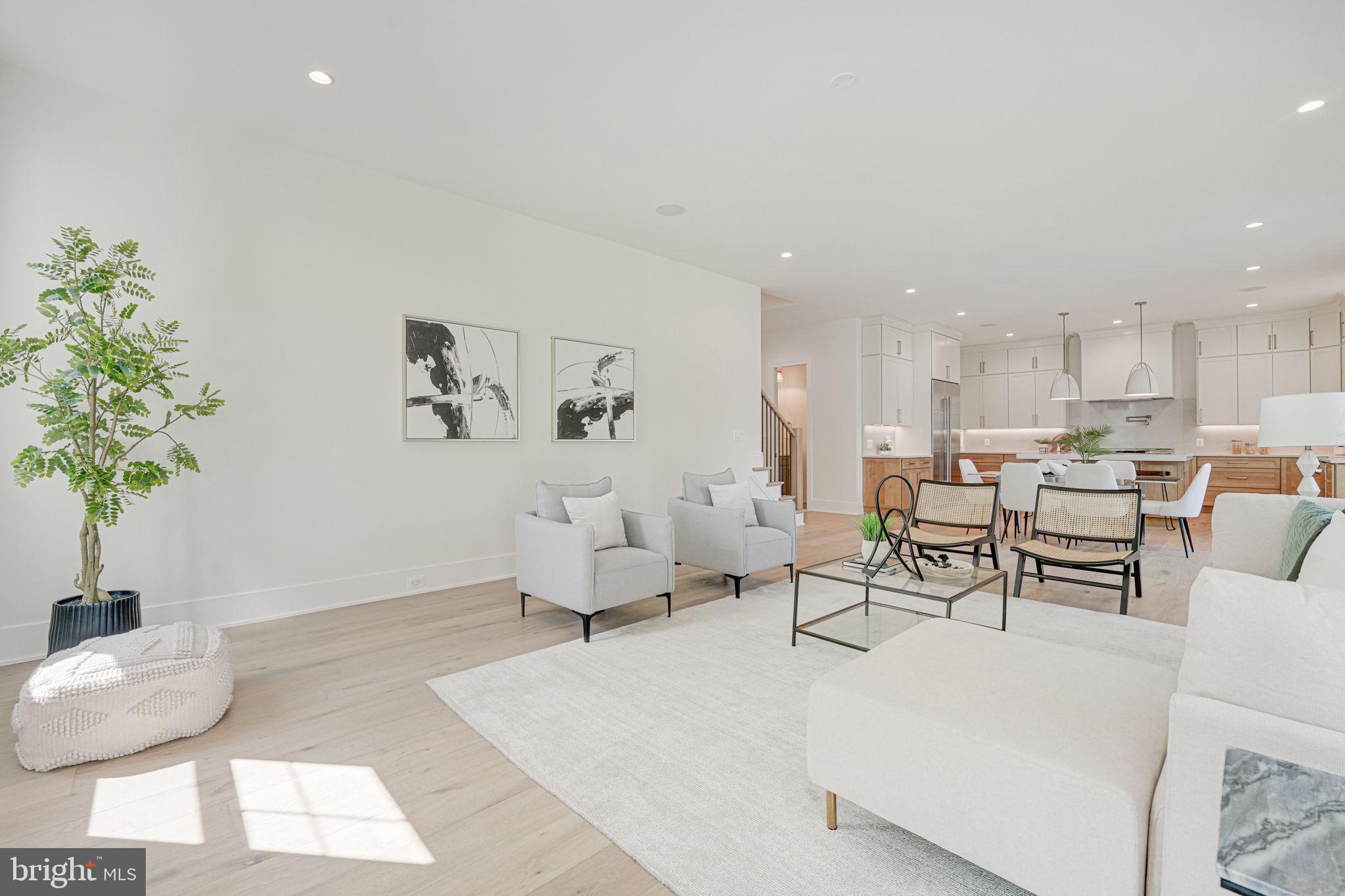 DONNA LEE GARDENS - Residential