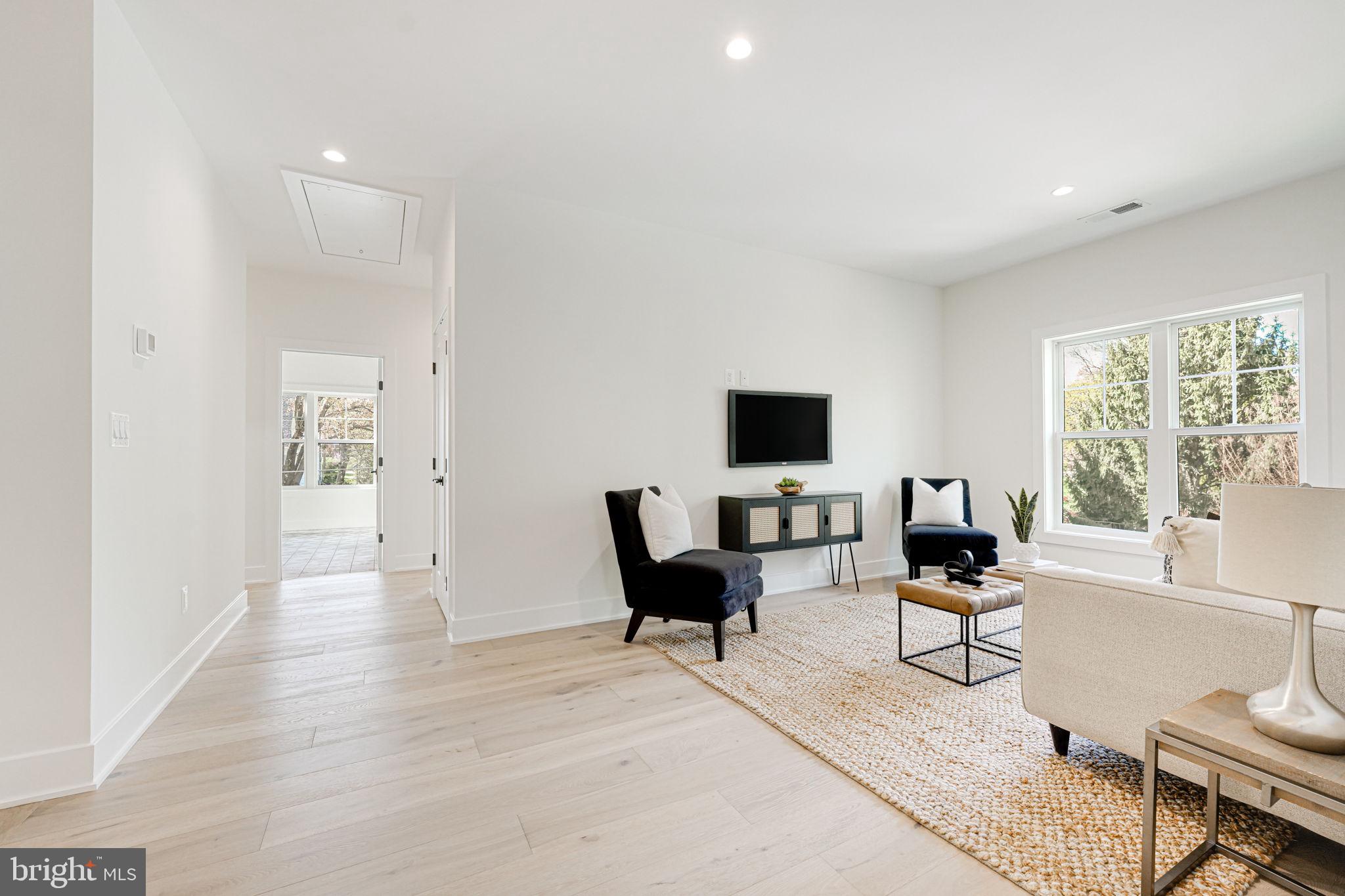 DONNA LEE GARDENS - Residential