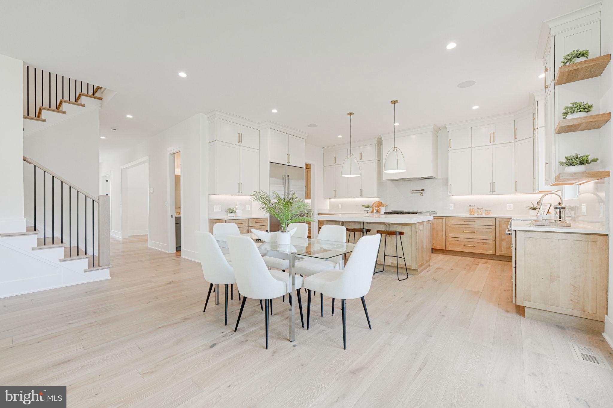 DONNA LEE GARDENS - Residential