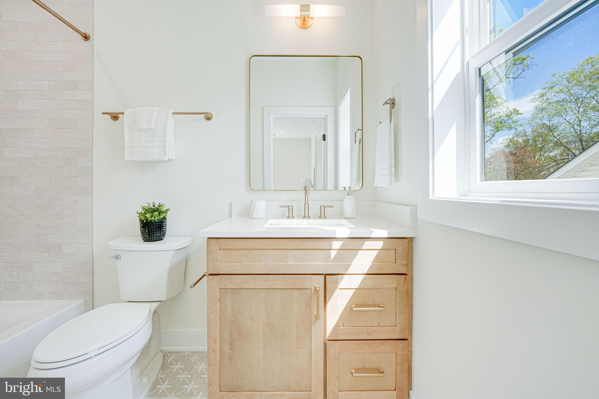 DONNA LEE GARDENS - Residential