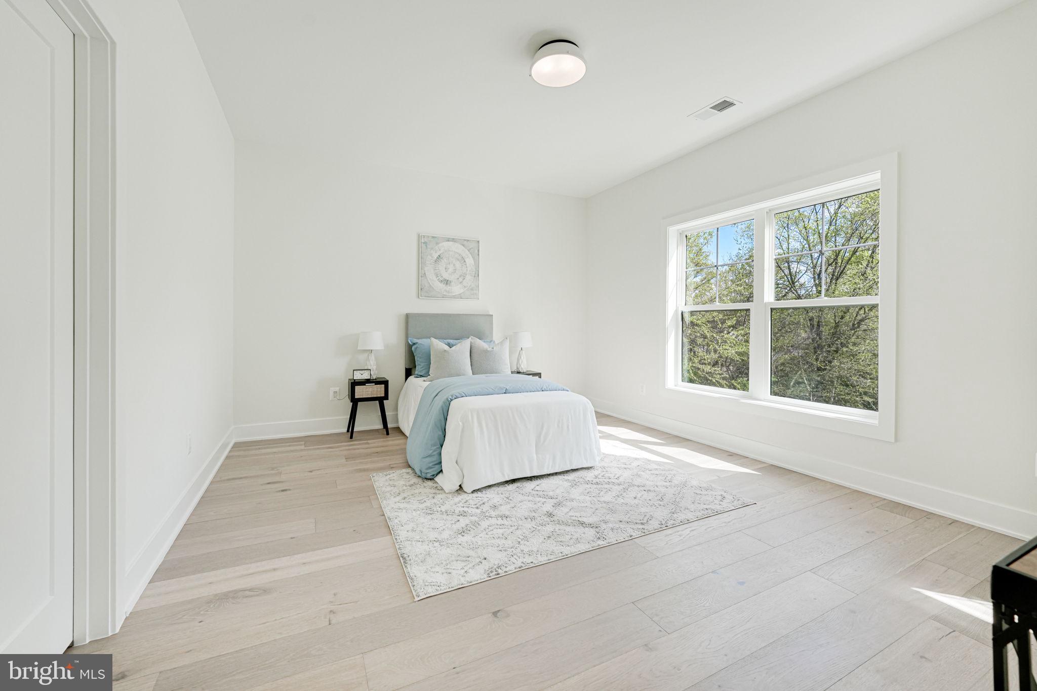 DONNA LEE GARDENS - Residential