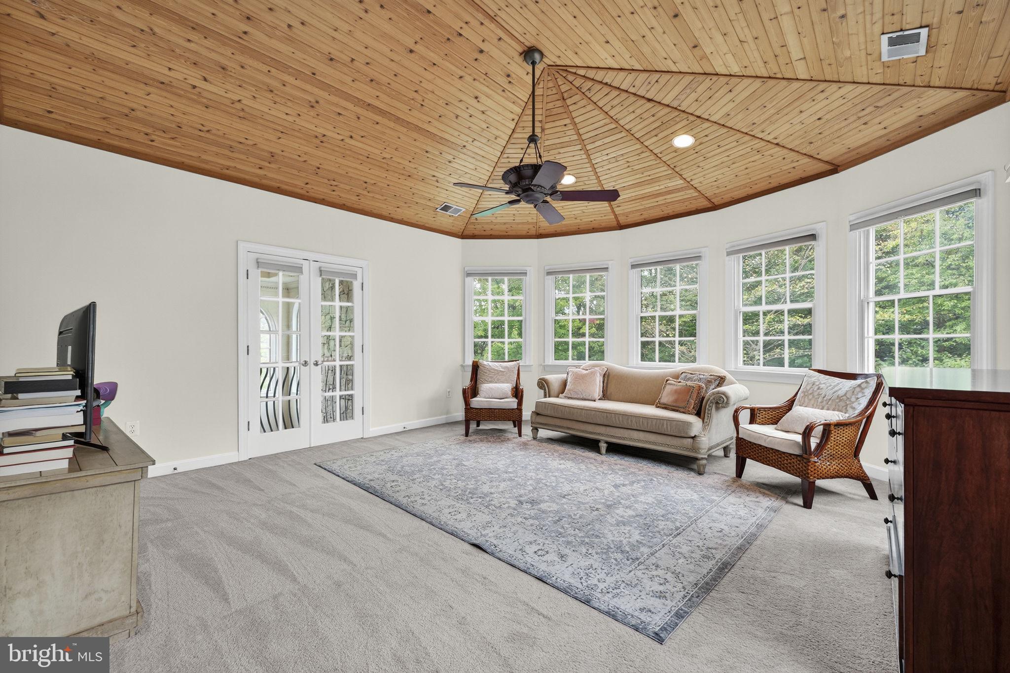 WILLOWRUN - Residential