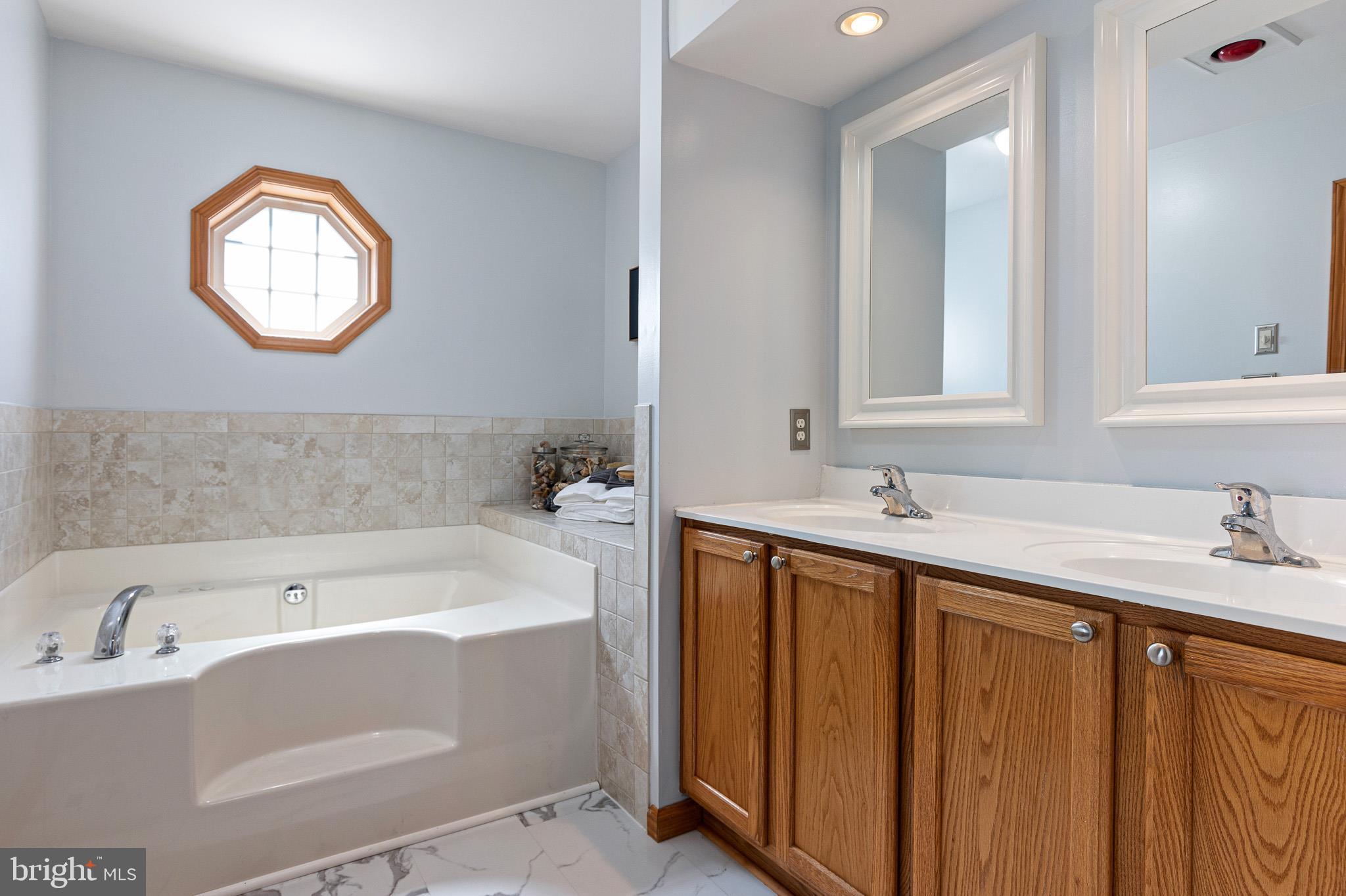 ROLLING HILLS (CHESAPEAKE ISLE) - Residential