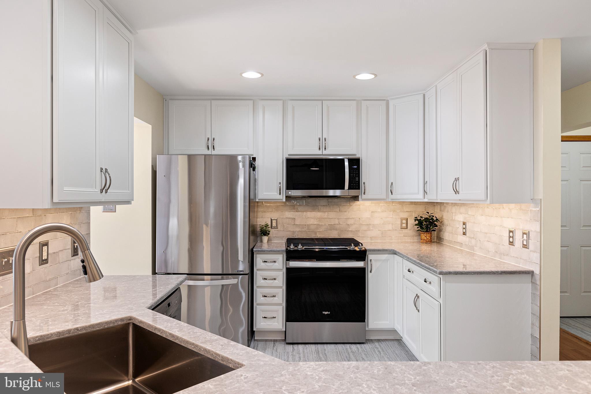 ROLLING HILLS (CHESAPEAKE ISLE) - Residential