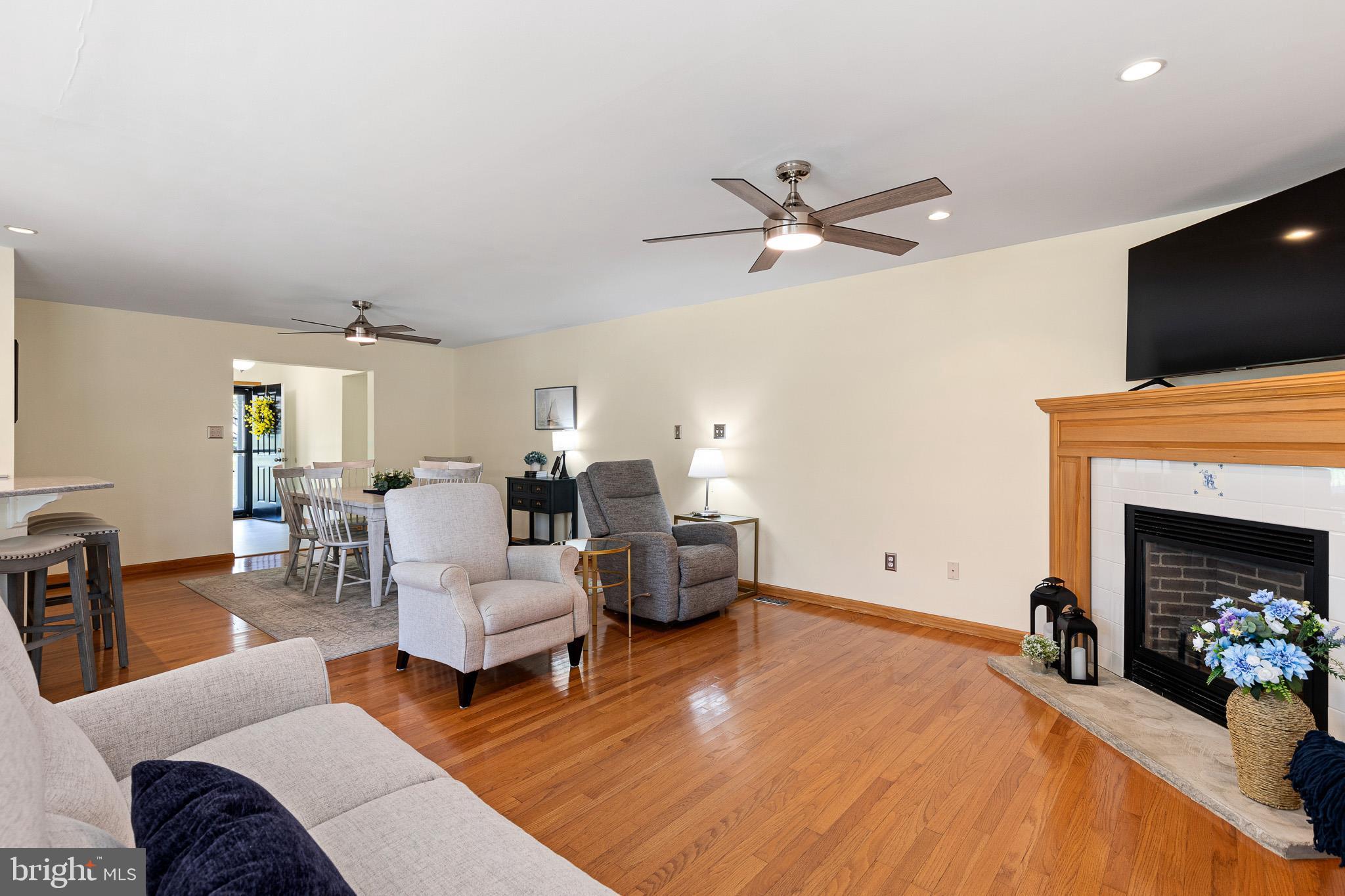 ROLLING HILLS (CHESAPEAKE ISLE) - Residential