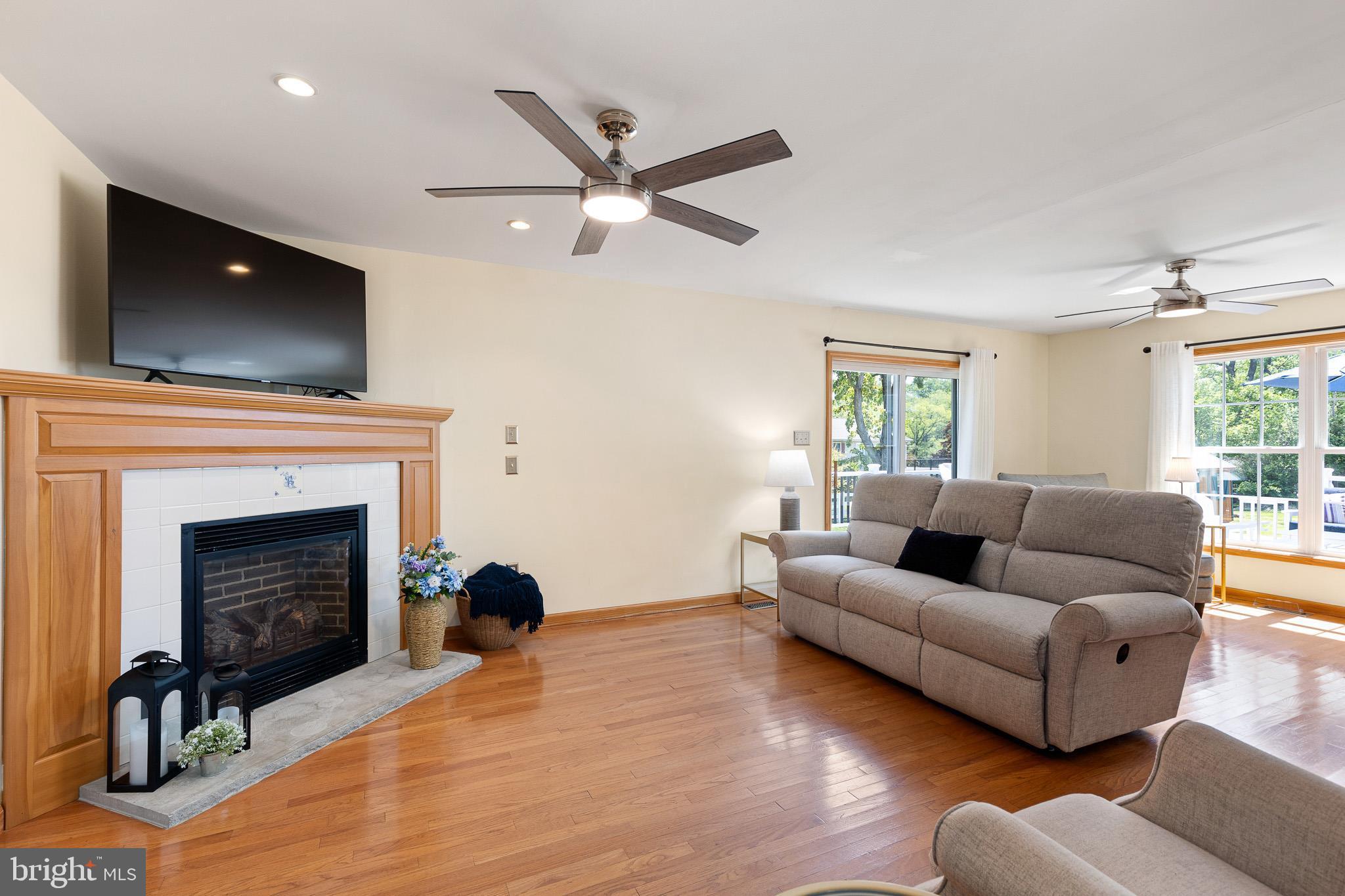 ROLLING HILLS (CHESAPEAKE ISLE) - Residential