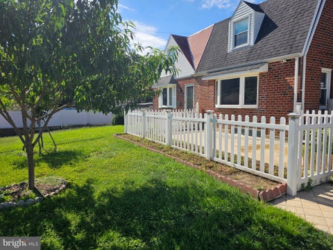 Townhouse For Sale - 804 Marchman Road<br/> PHILADELPHIA, PA 19115