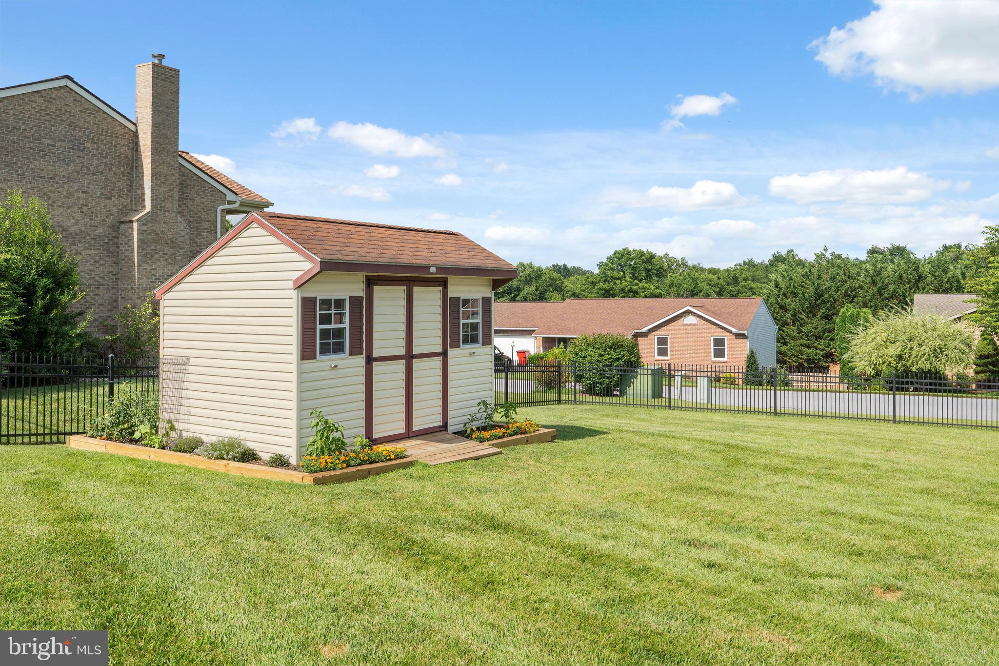 COLONIAL PARK EAST - Residential