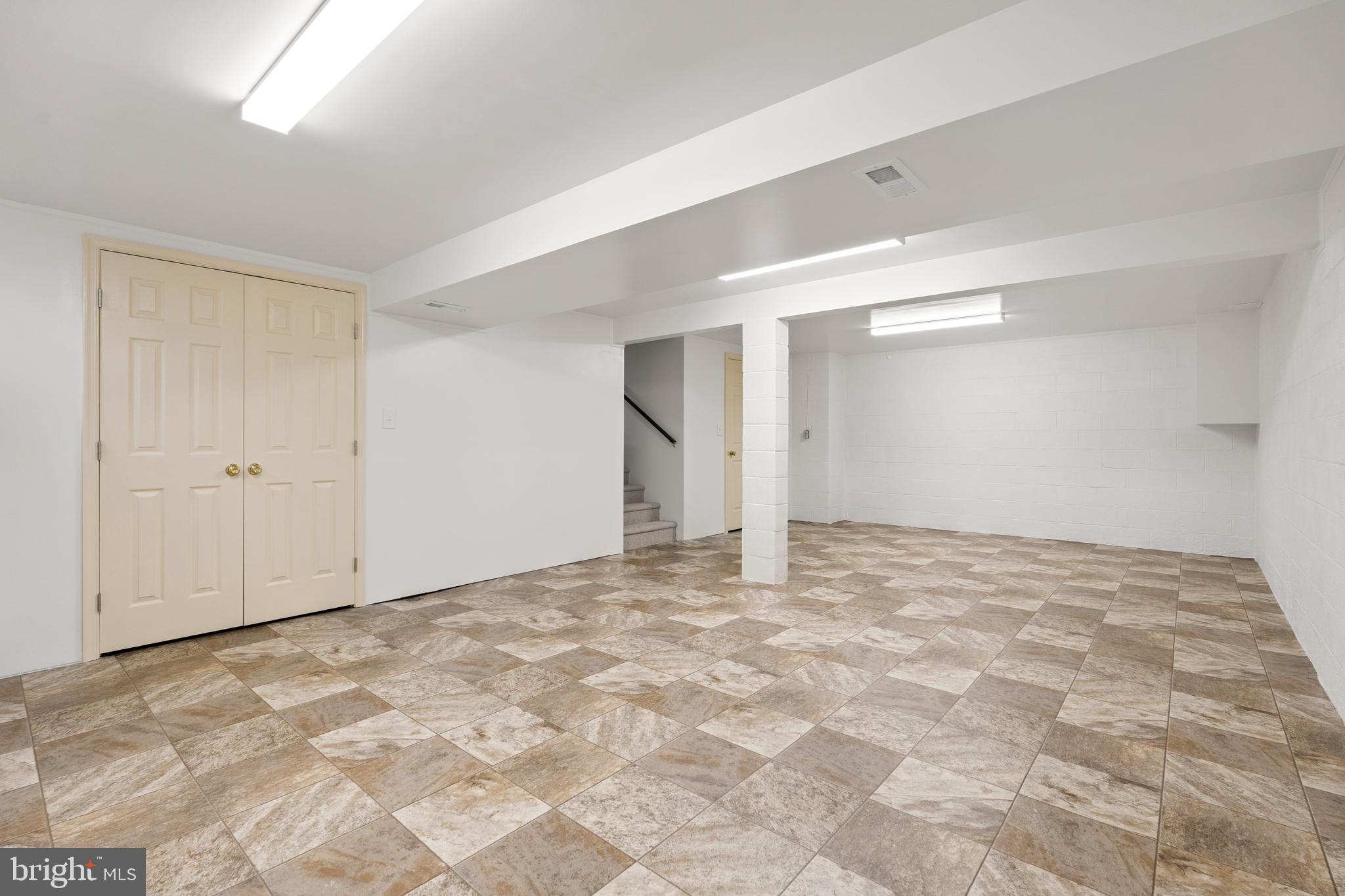 COLONIAL PARK EAST - Residential