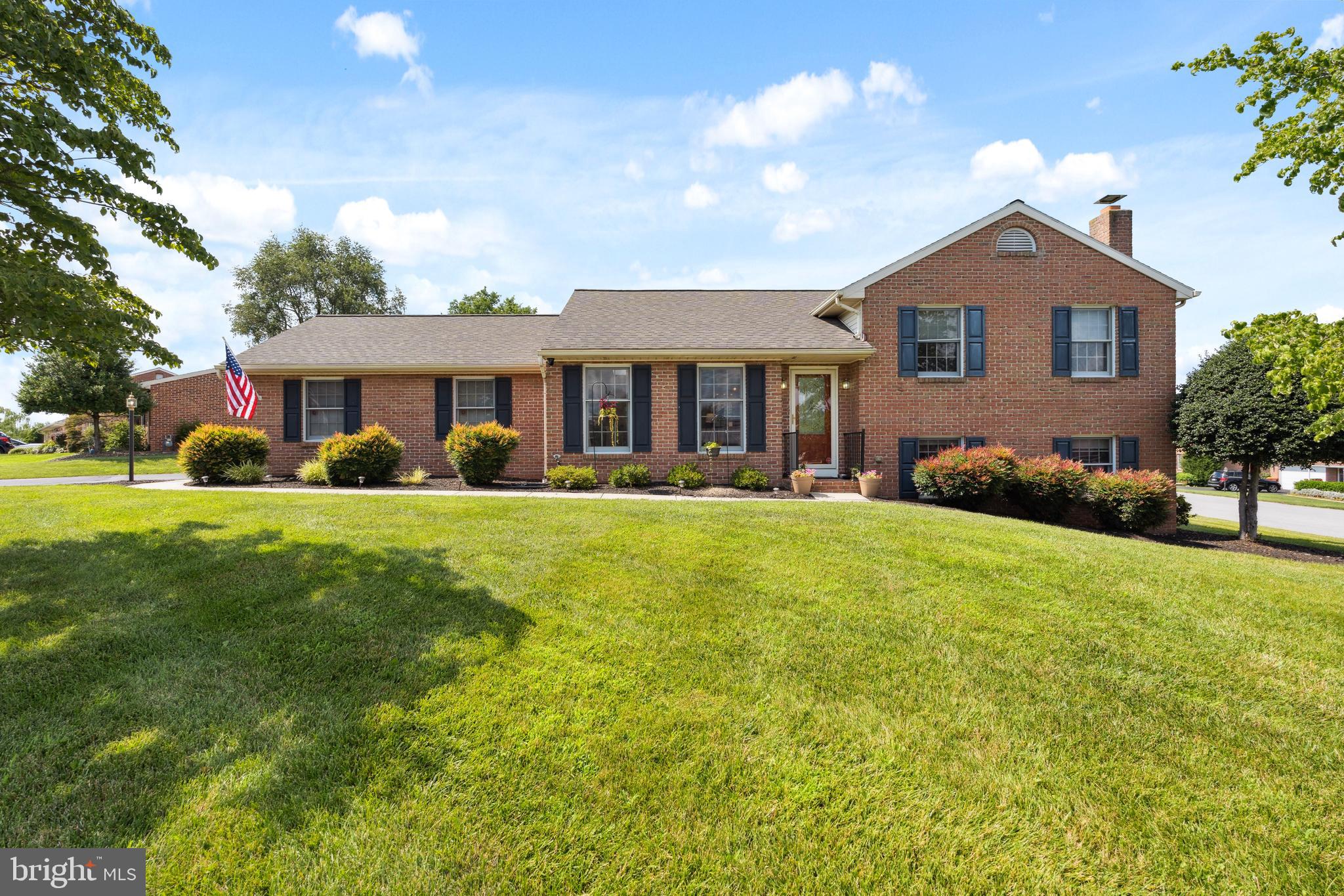 COLONIAL PARK EAST - Residential