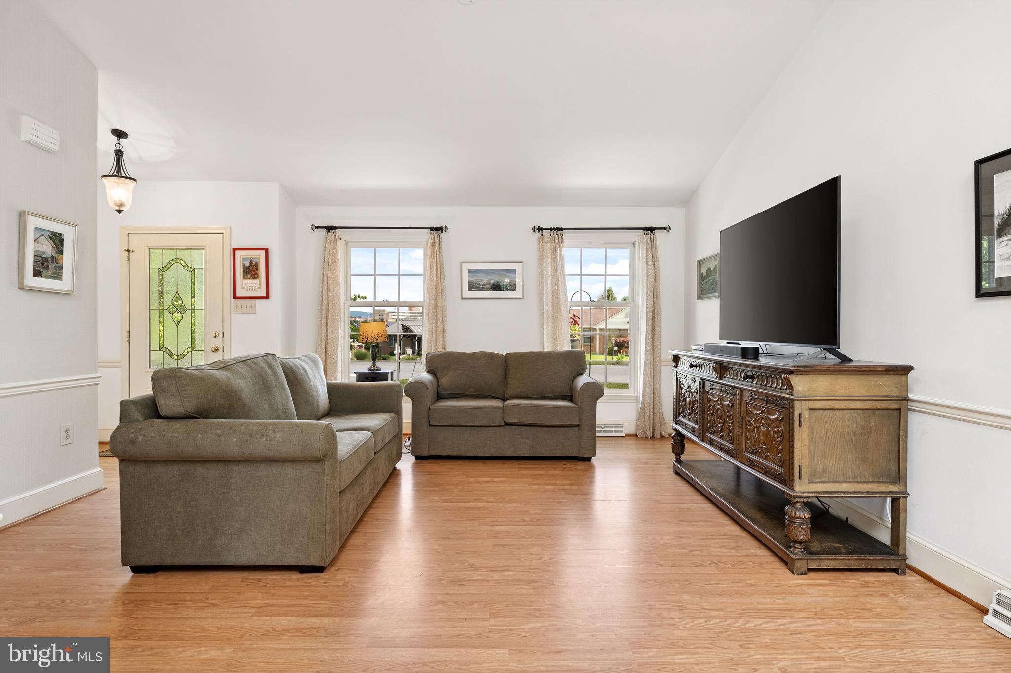 COLONIAL PARK EAST - Residential