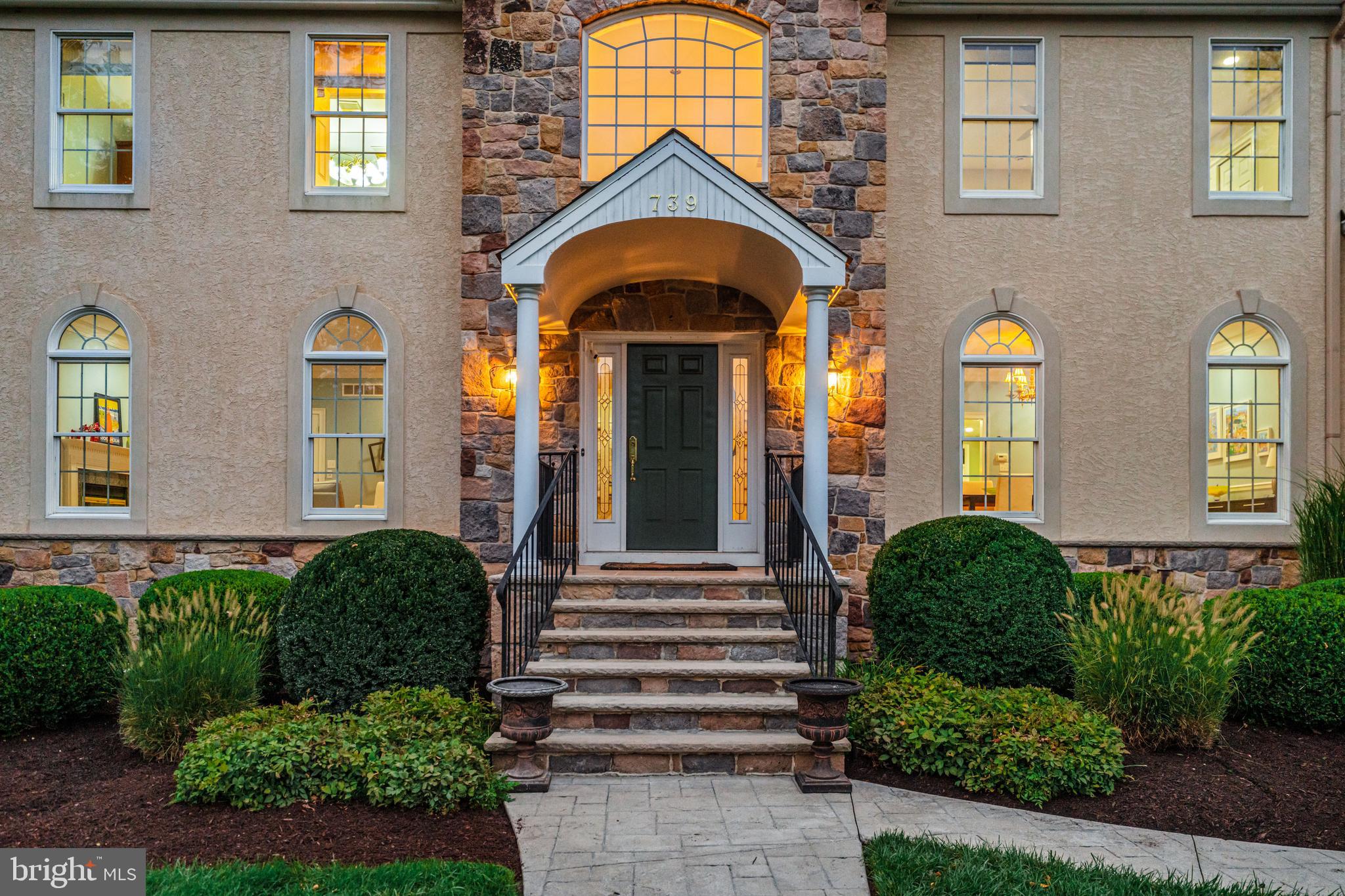 739 LIPPINCOTT AVENUE