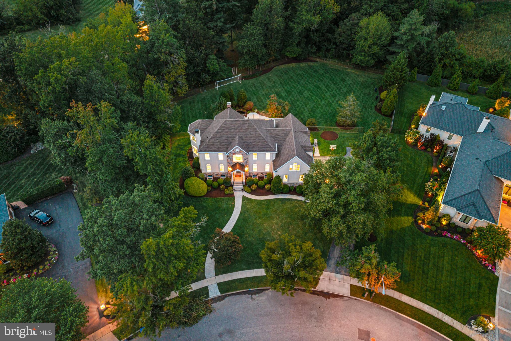 739 LIPPINCOTT AVENUE