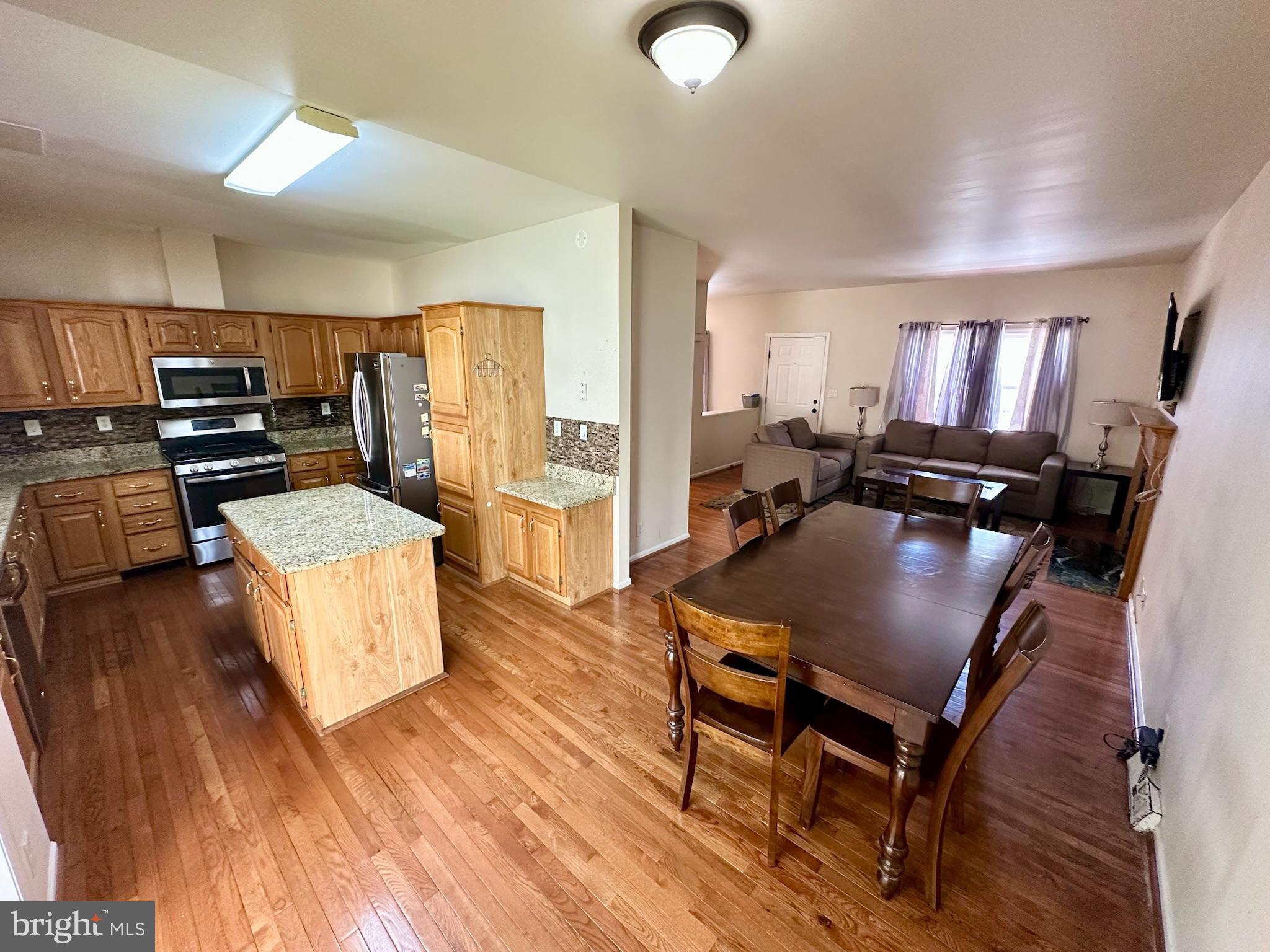 7316 WILLOW GLEN WAY