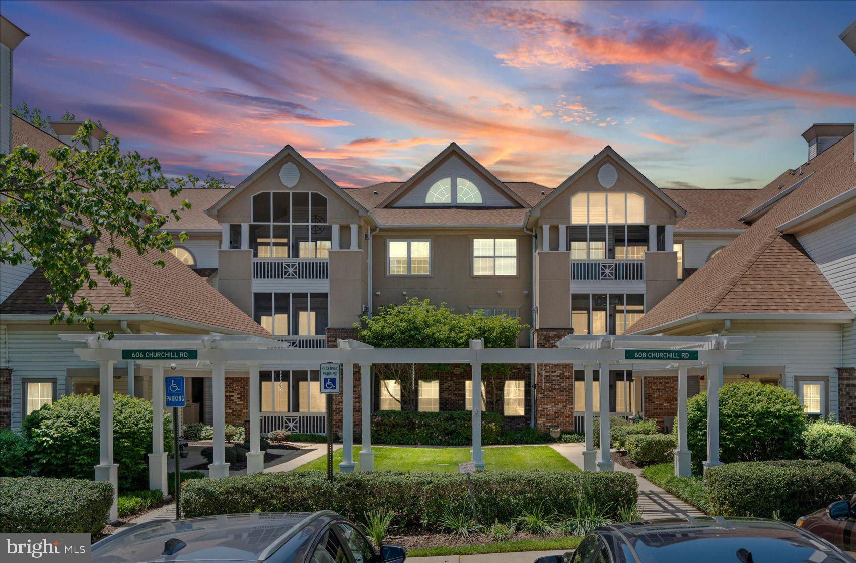 ENGLISH COUNTRY MANOR - Residential