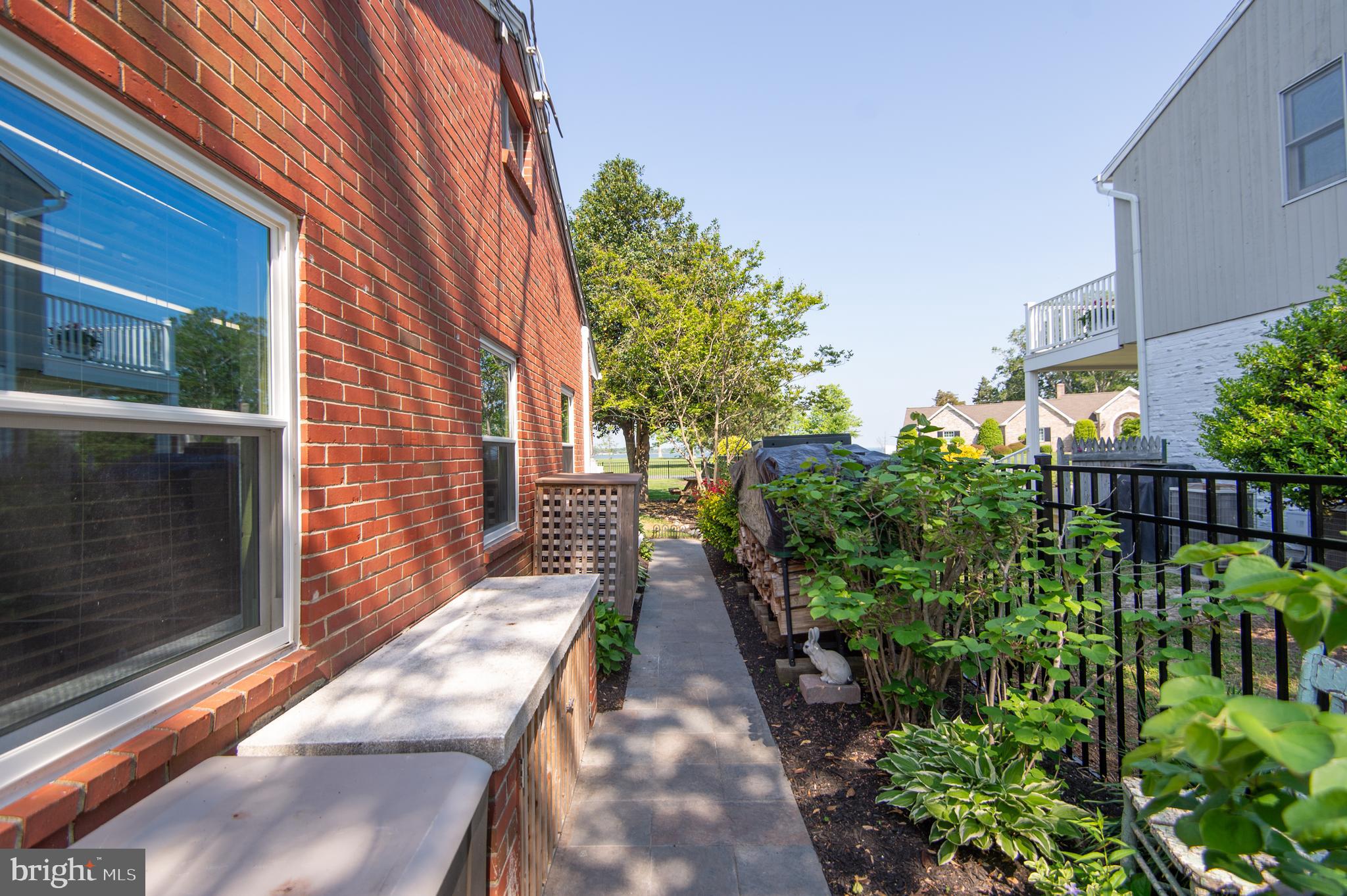 ALGONQUIN - Residential