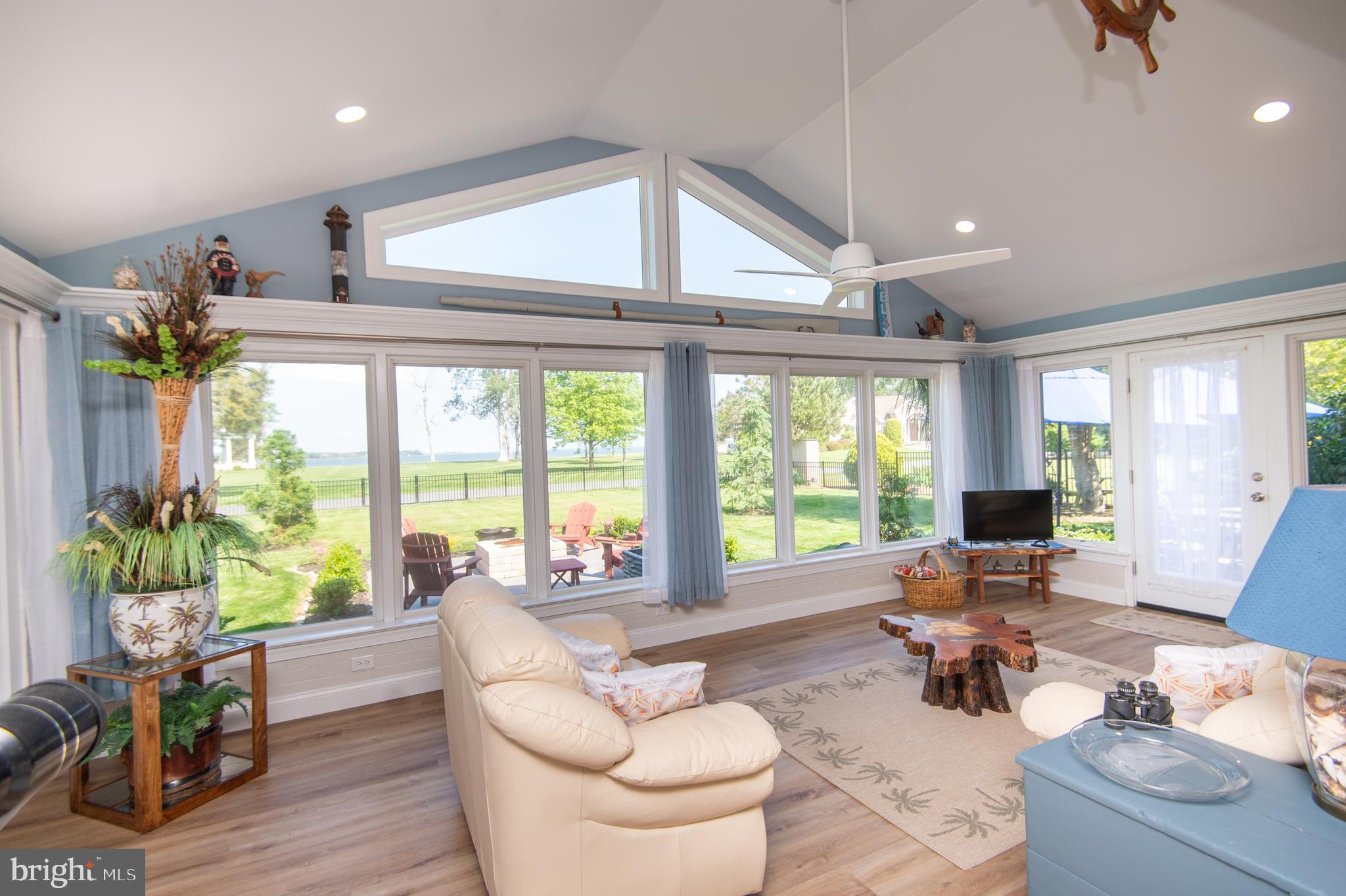 ALGONQUIN - Residential