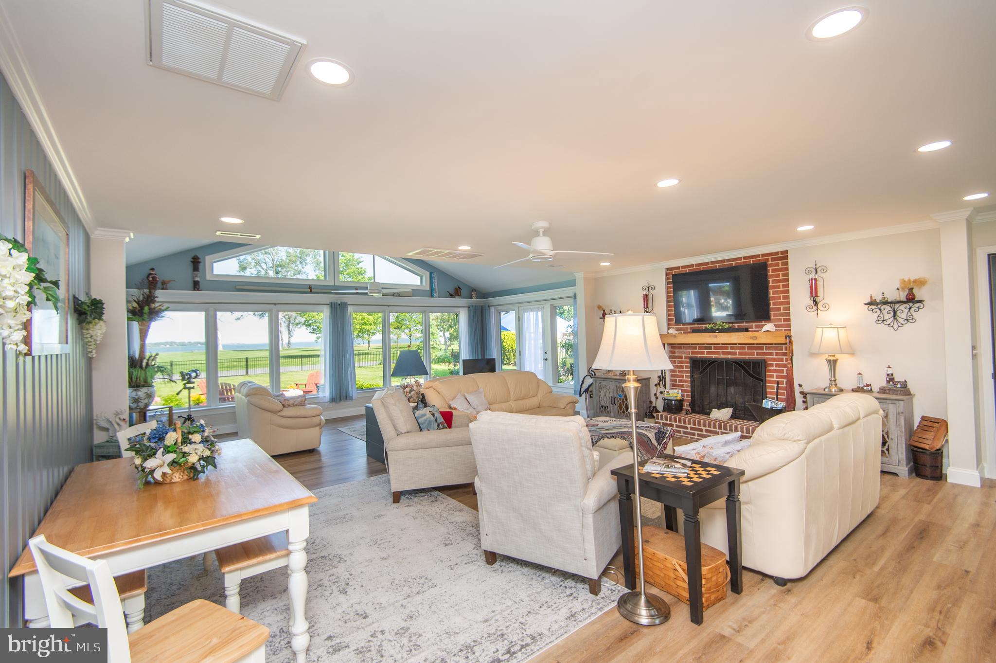 ALGONQUIN - Residential