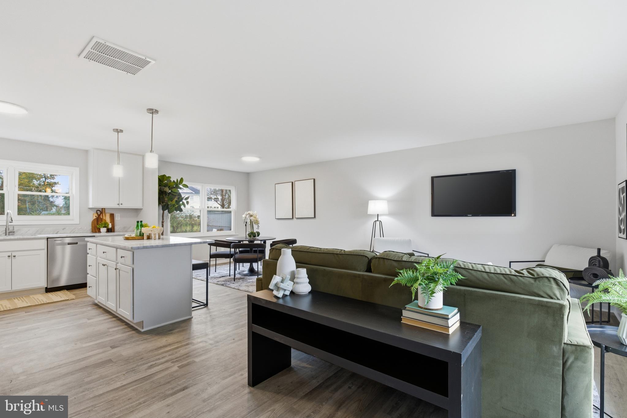 SURRATTS GARDENS - Residential