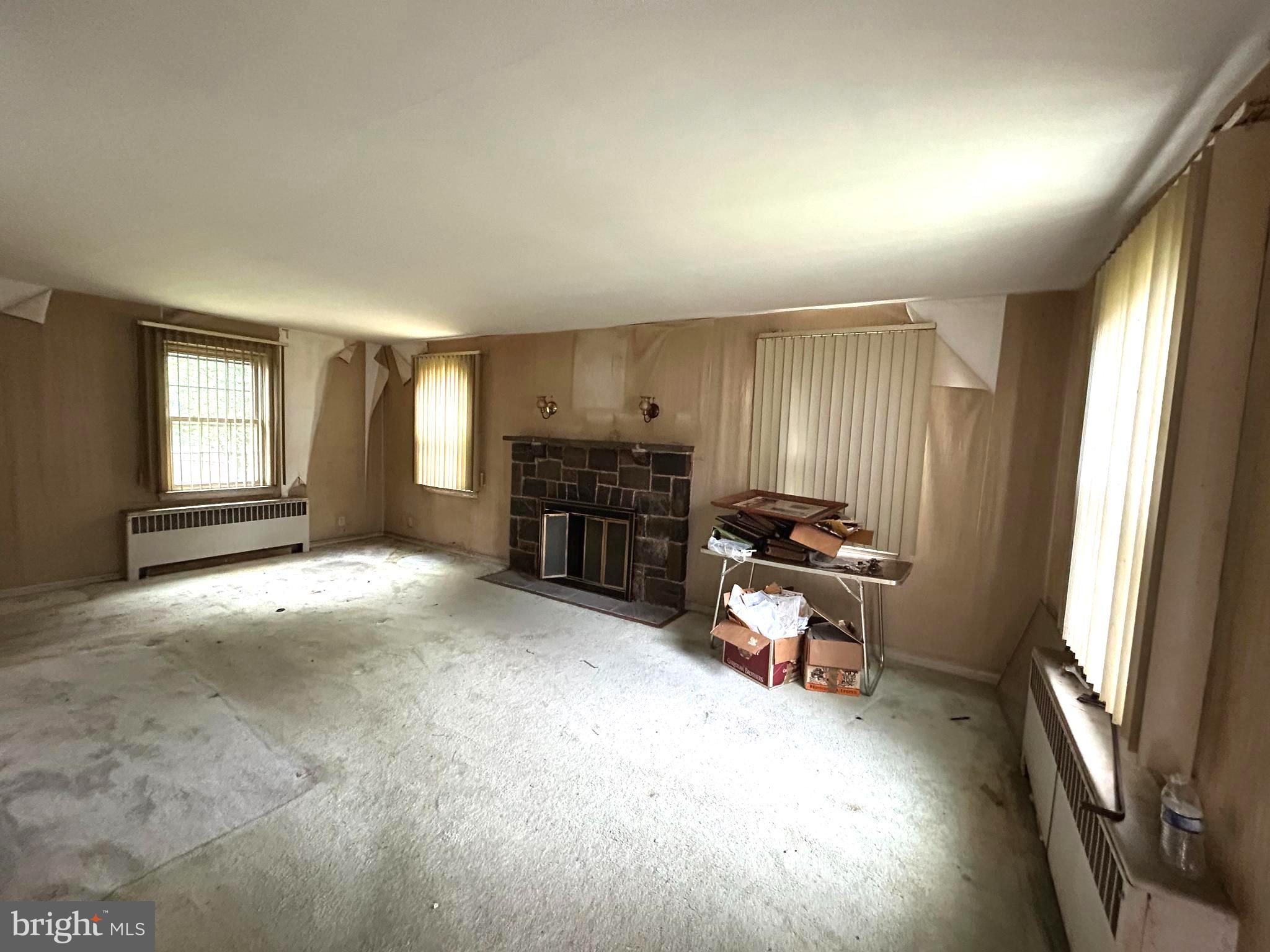 COLONIAL VILLAGE - Residential