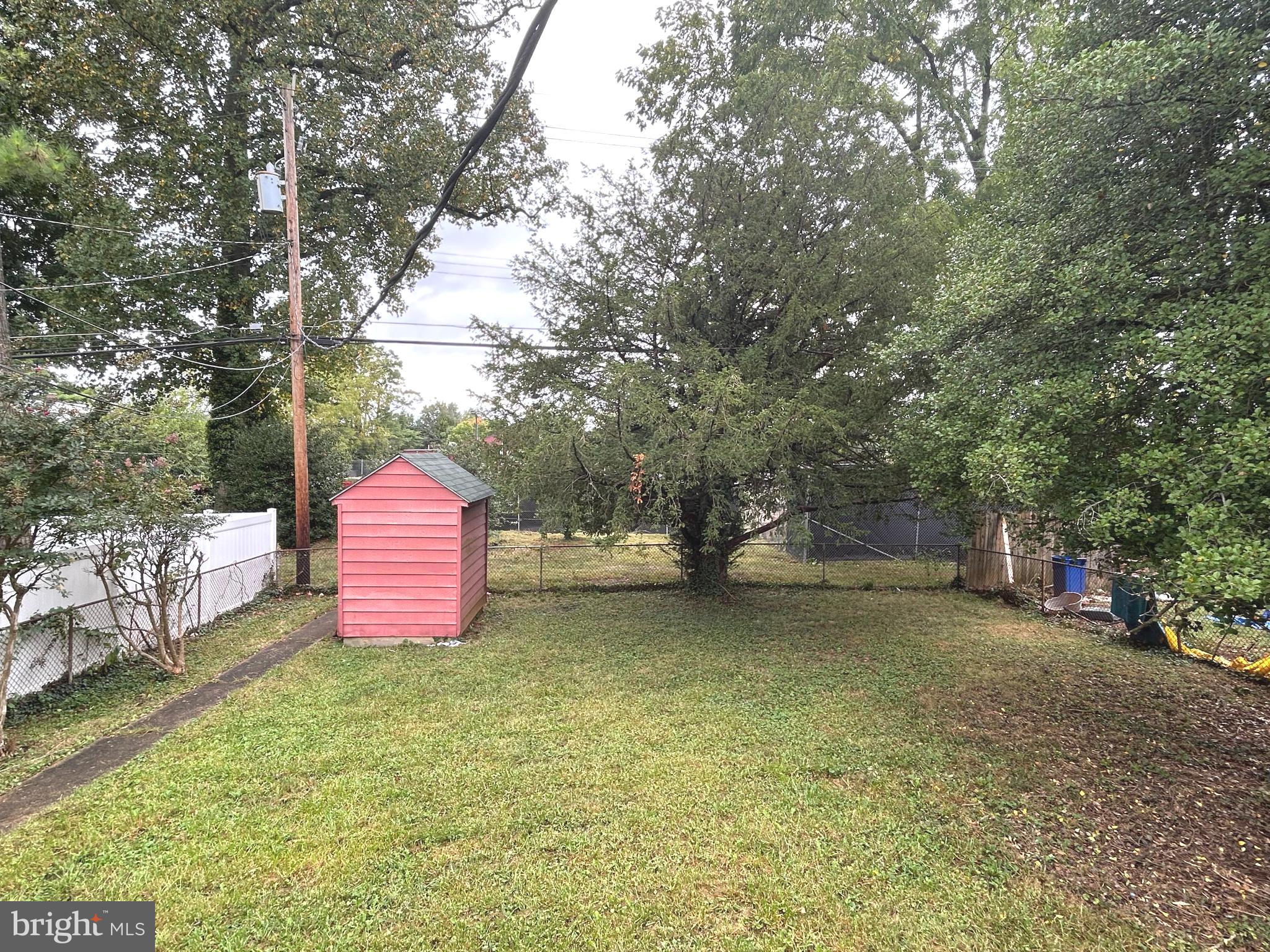 COLONIAL VILLAGE - Residential