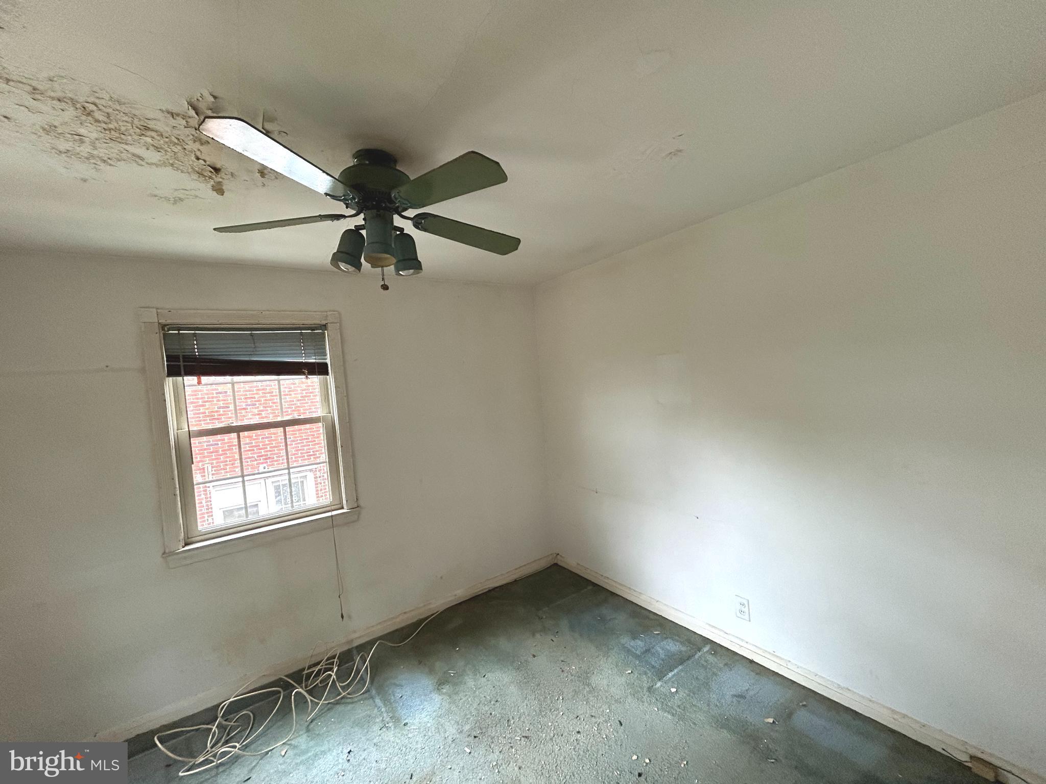 COLONIAL VILLAGE - Residential