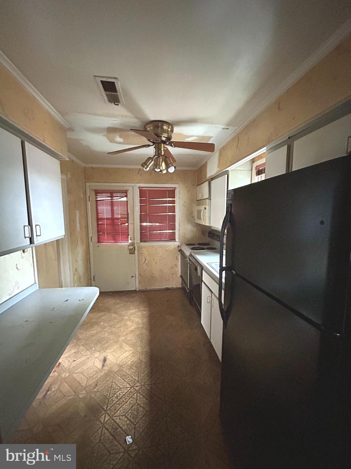 COLONIAL VILLAGE - Residential