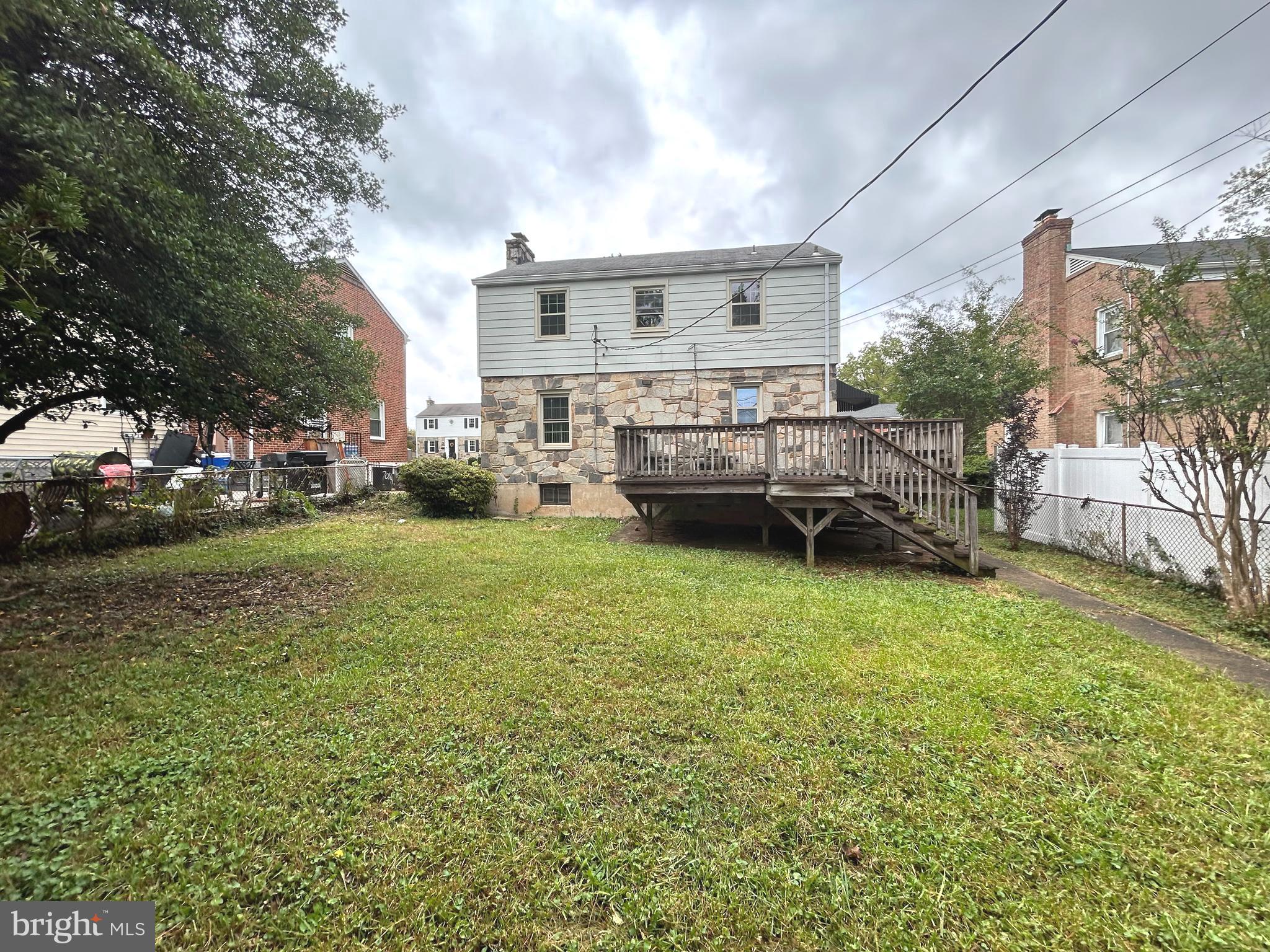 COLONIAL VILLAGE - Residential