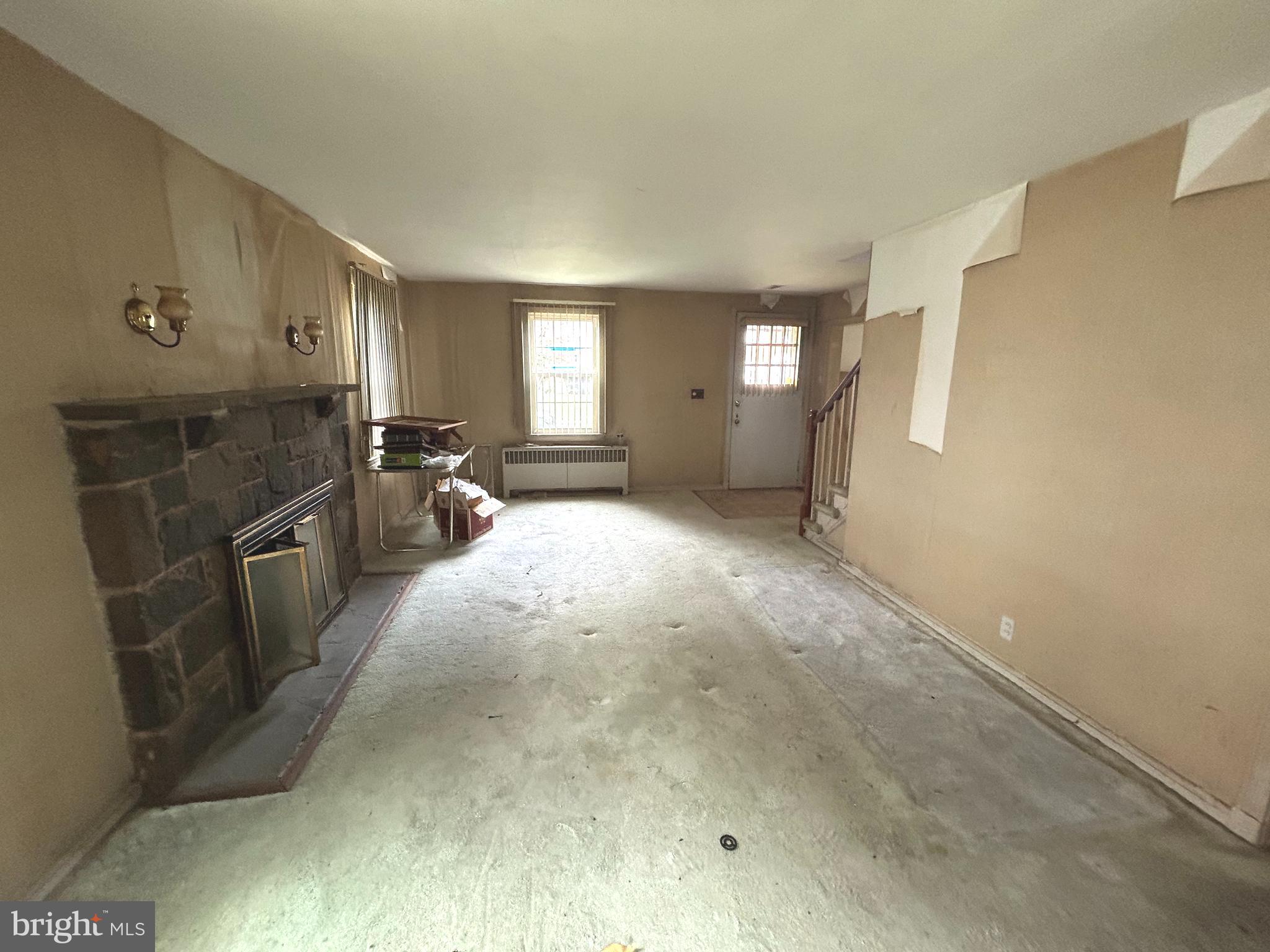 COLONIAL VILLAGE - Residential